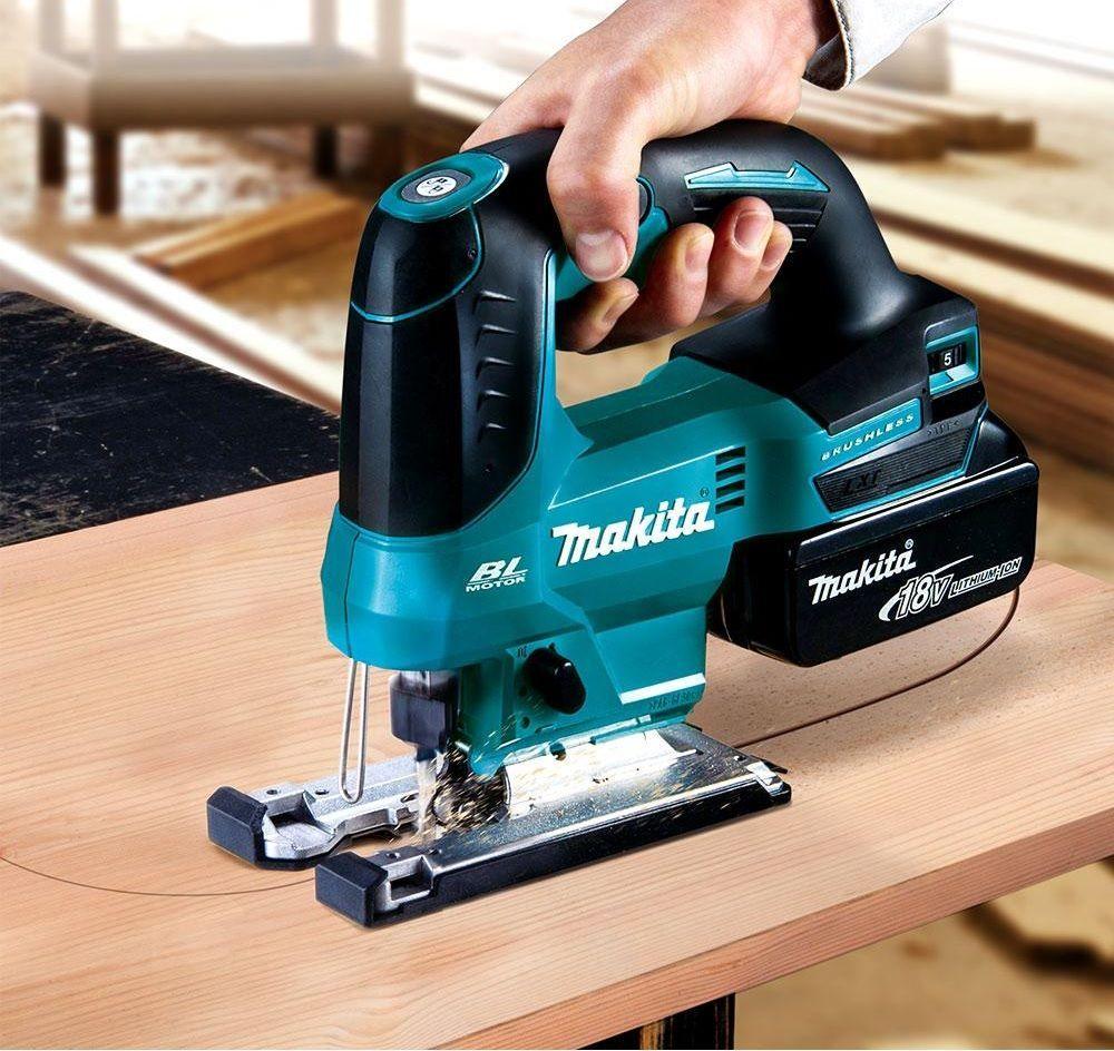 Sierra Caladora 18v Vel Variable 135 Mm 3 Ah Makita Djv184-2