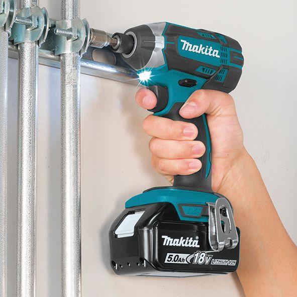 Atornillador de impacto 18V 165 Nm Makita DTD152RFJ -4