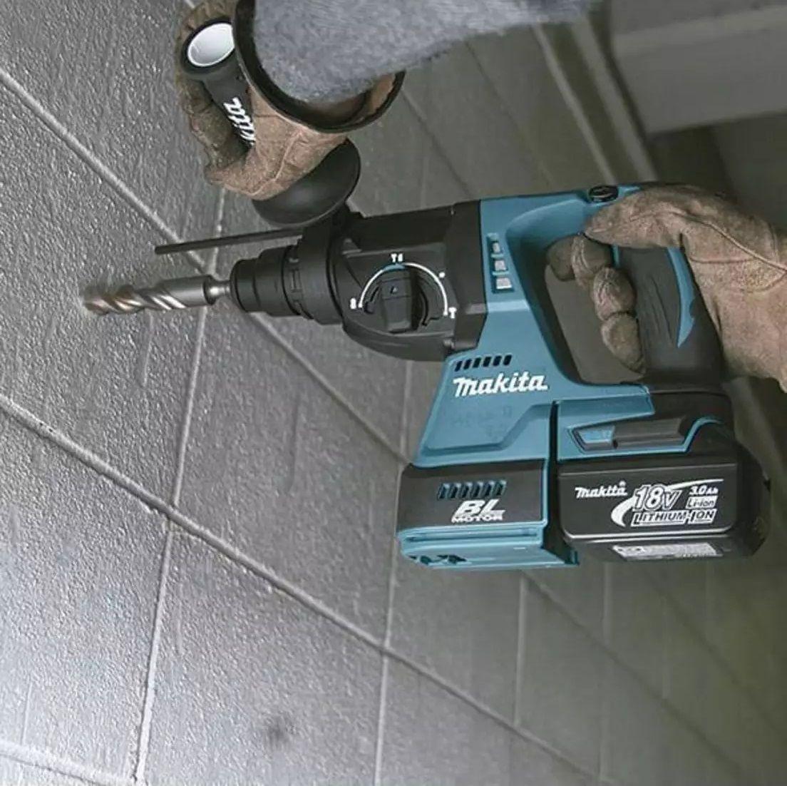 Rotomartillo 24mm Inal mbrico 18V SDS PLUS Makita DHR242 4 Ah-2
