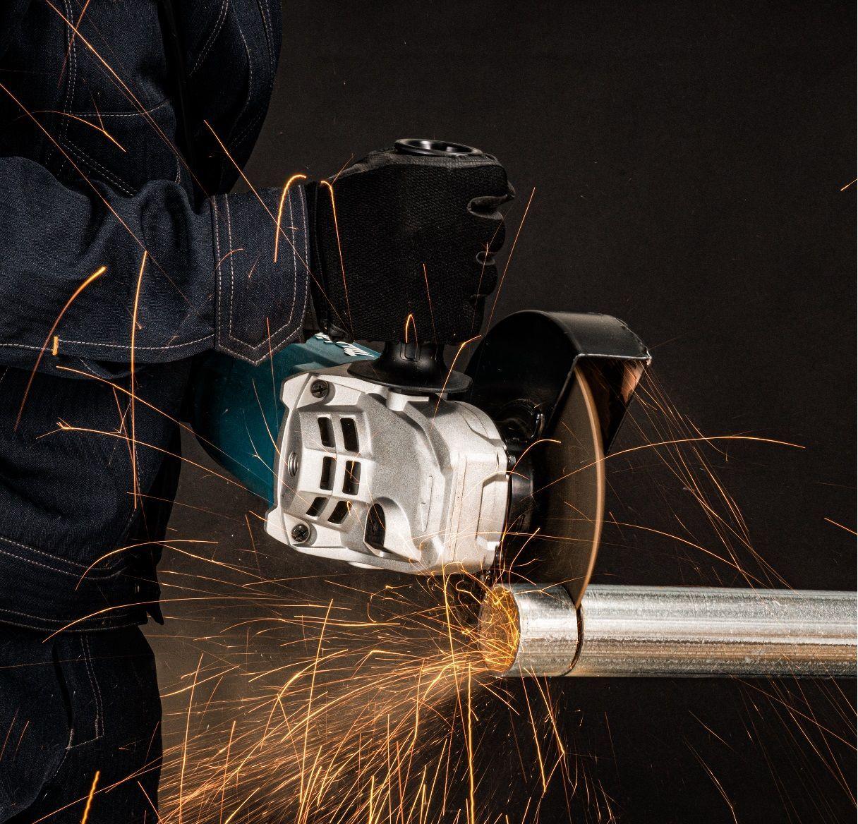 Esmeril Angular 180mm (7" ) 2200w Makita Ga7090-2