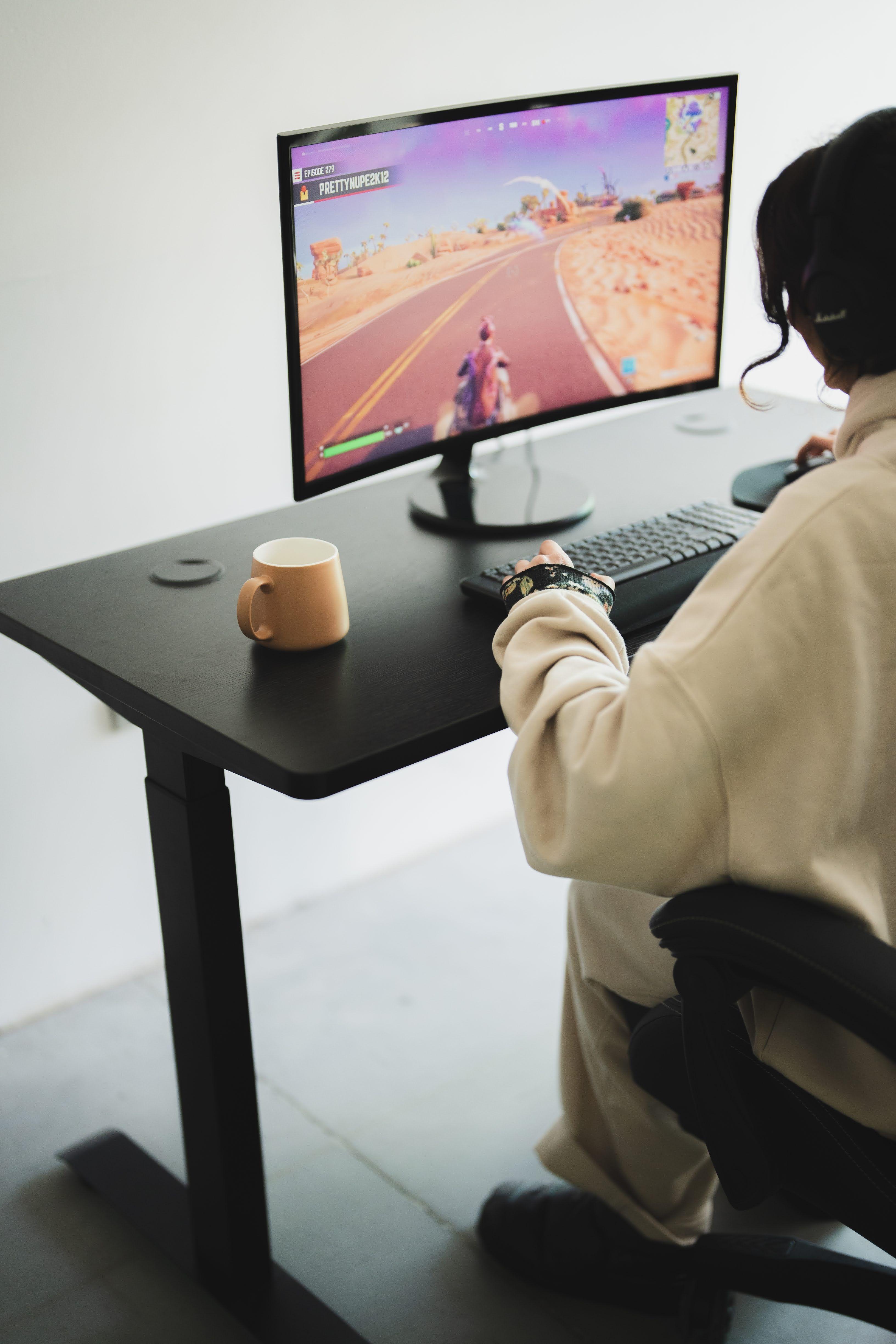 Escritorio Ergonómico UpLift / Cubierta Nogal 1.40 x 70 cm / Base Blanca o Base Negra-3