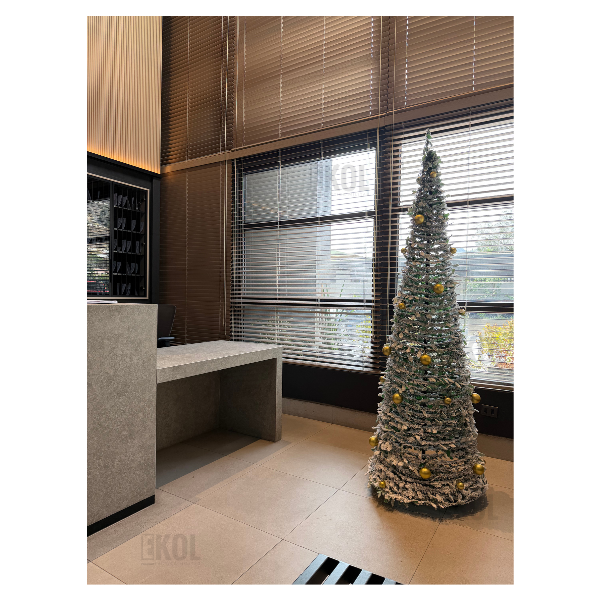 Árbol De Pascua Premium 2.10 M Pino De Navidad Plegable Nevado Adornos-5