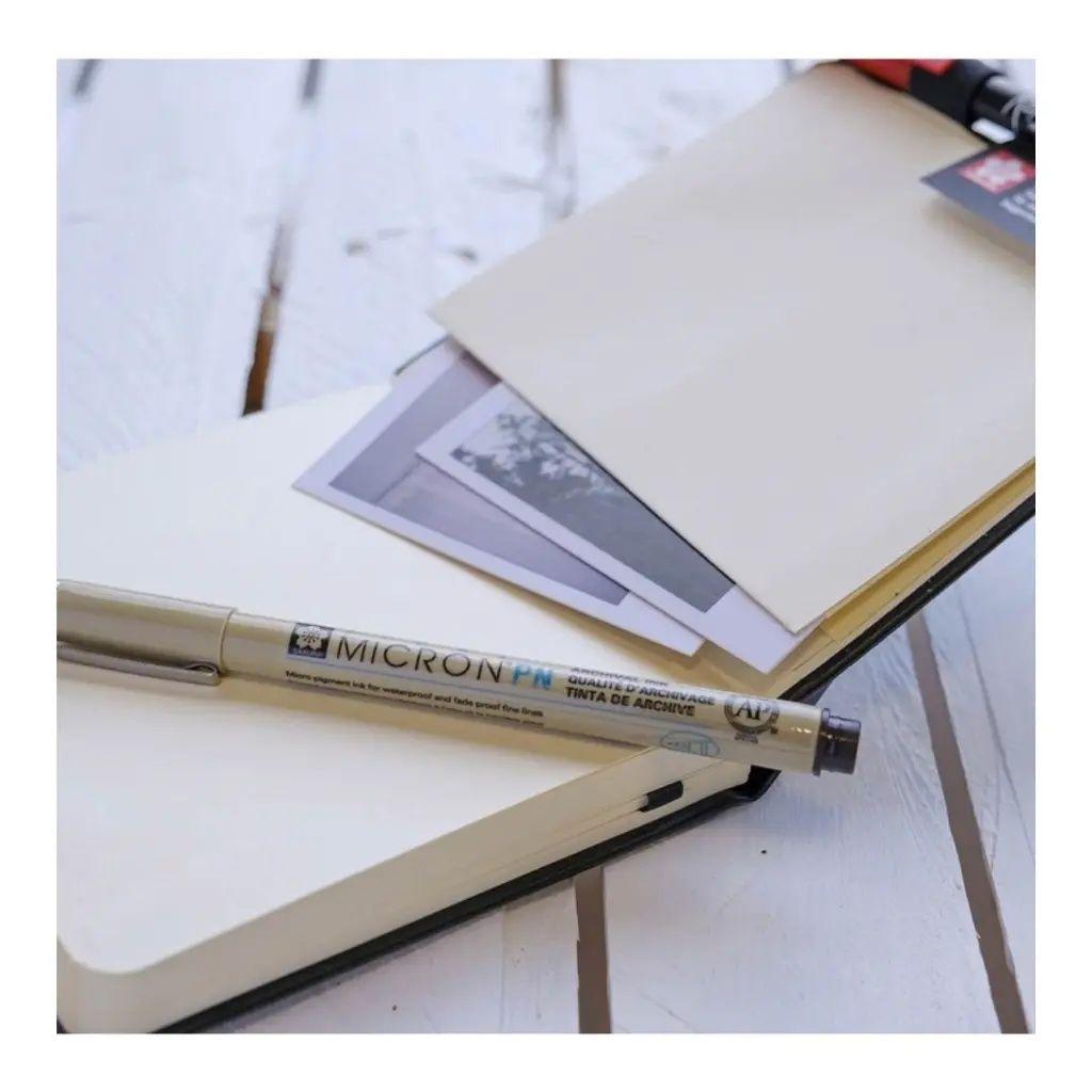 Libreta Sakura 140gr 80 Hojas + Pigma Micron PN 13x21cm-5