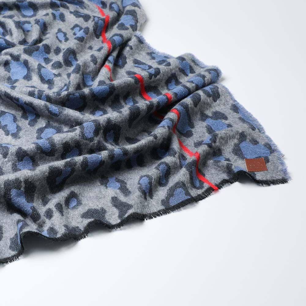 Manta Azúl Cheetah Humana-1