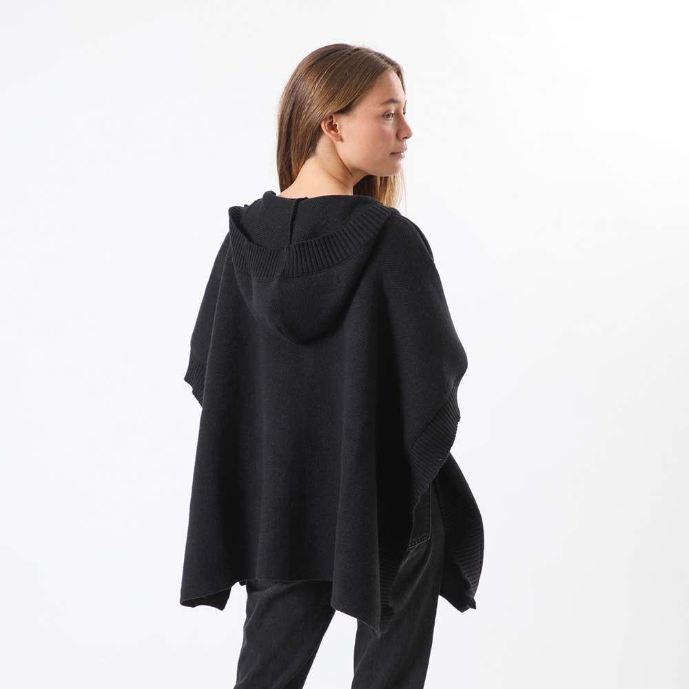 Poncho Abierto Negro Humana-1