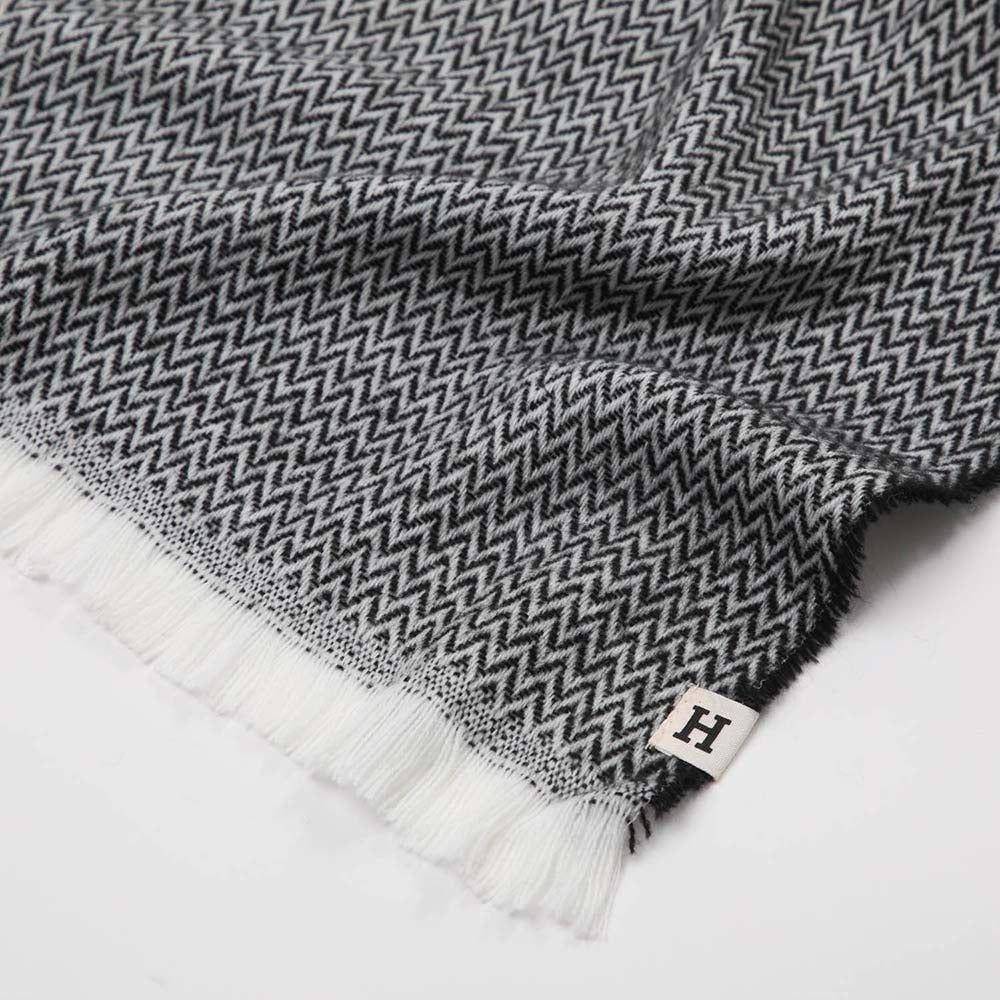 Manta Zigzag Negro Humana-2