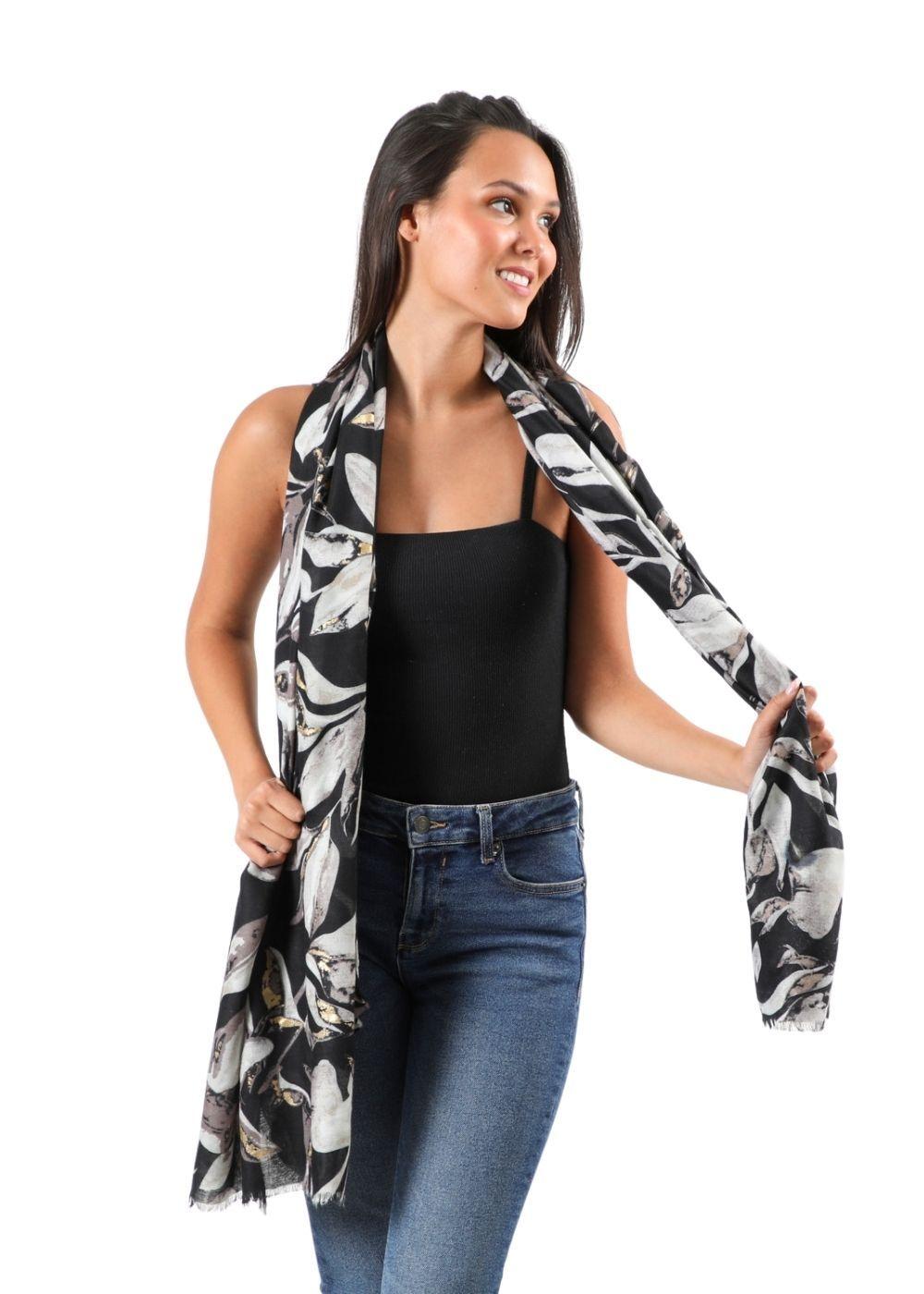 Pañuelo Estampado Elizah Negro Humana-2