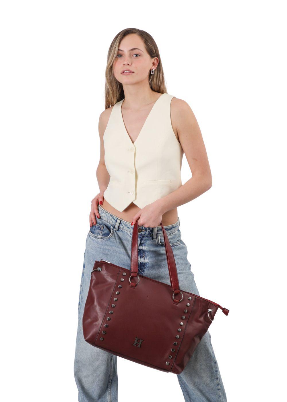 Cartera Tote Erika Ecocuero burdeo con tachas Humana-4