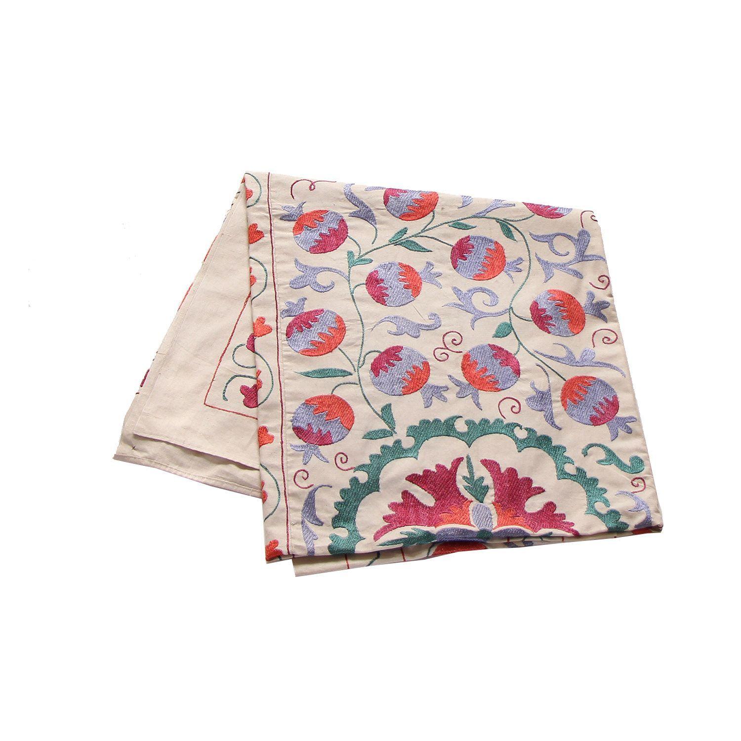 Suzani queen Rania-0