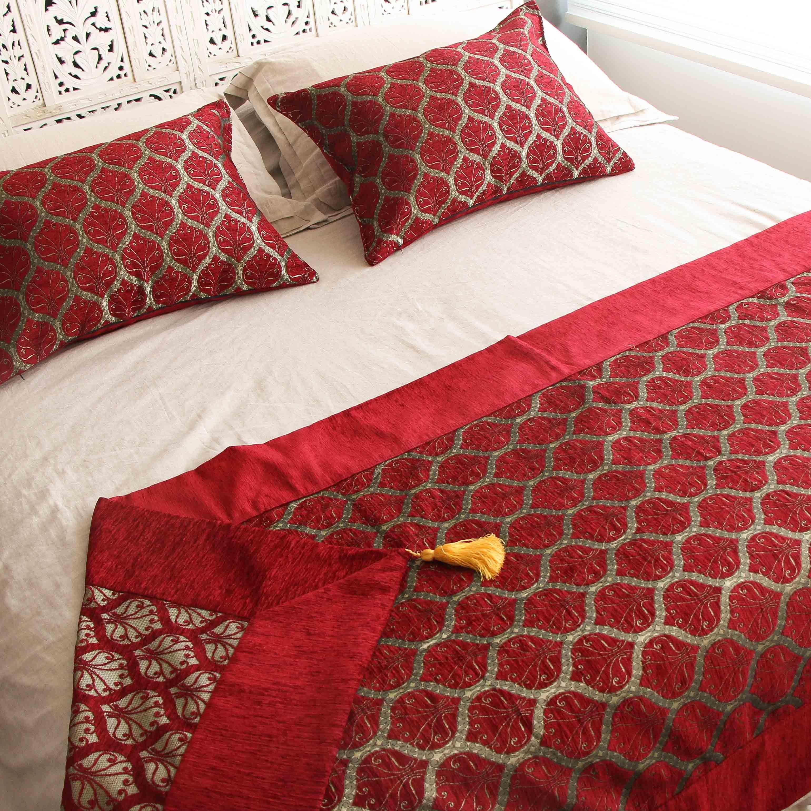 Set de Piecera Super King y almohadones Filigrana Rojo-1