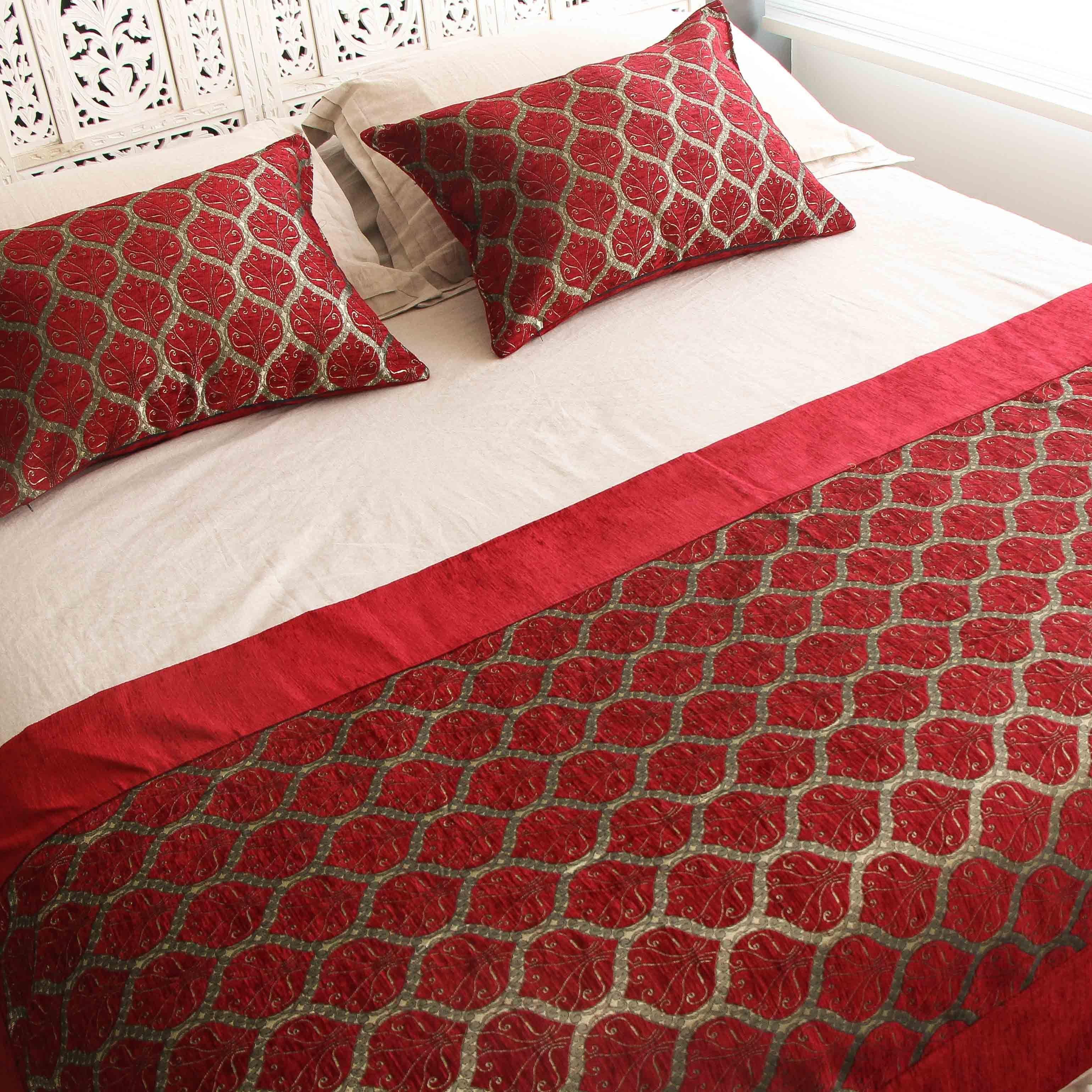 Set de Piecera Super King y almohadones Filigrana Rojo-0