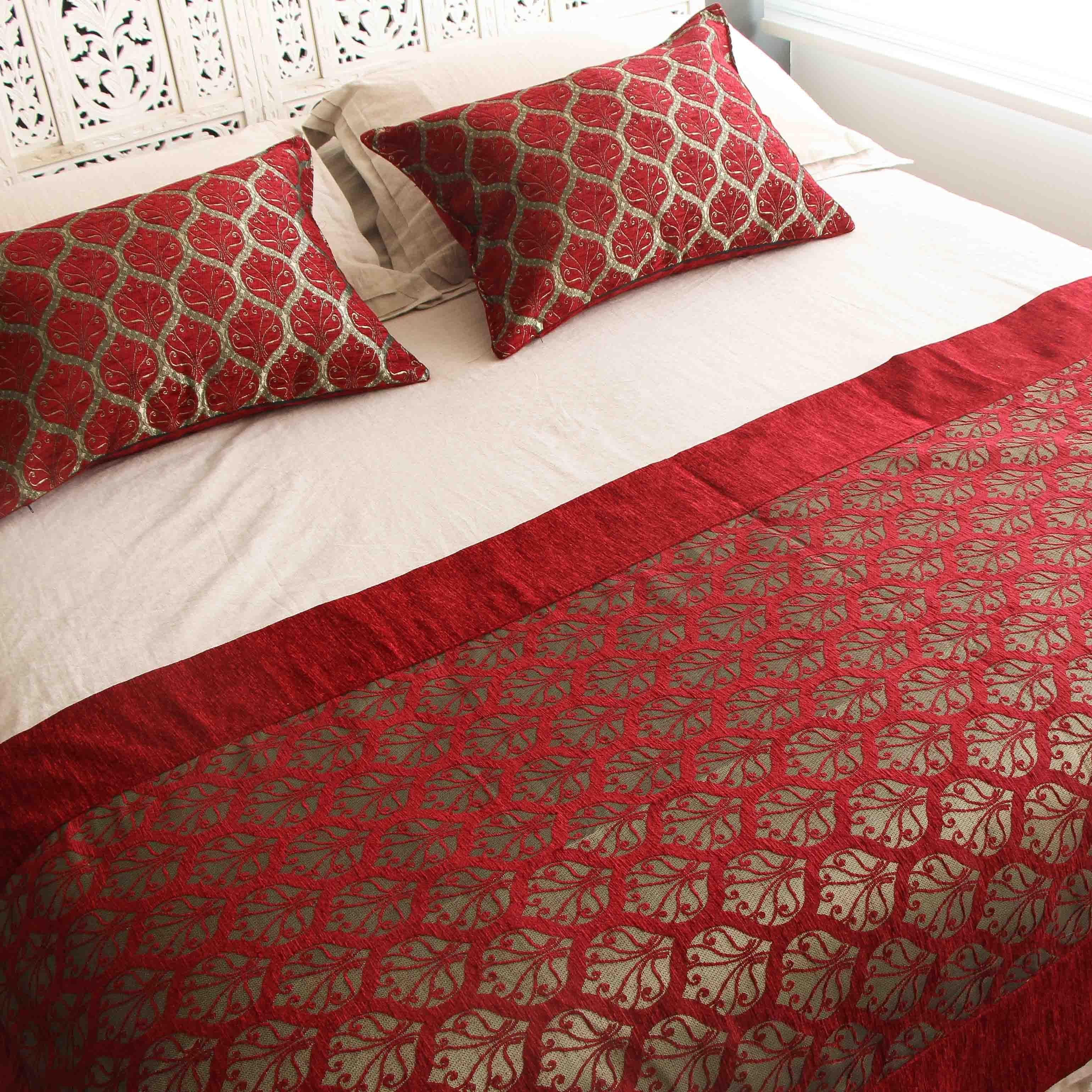 Set de Piecera Super King y almohadones Filigrana Rojo-2