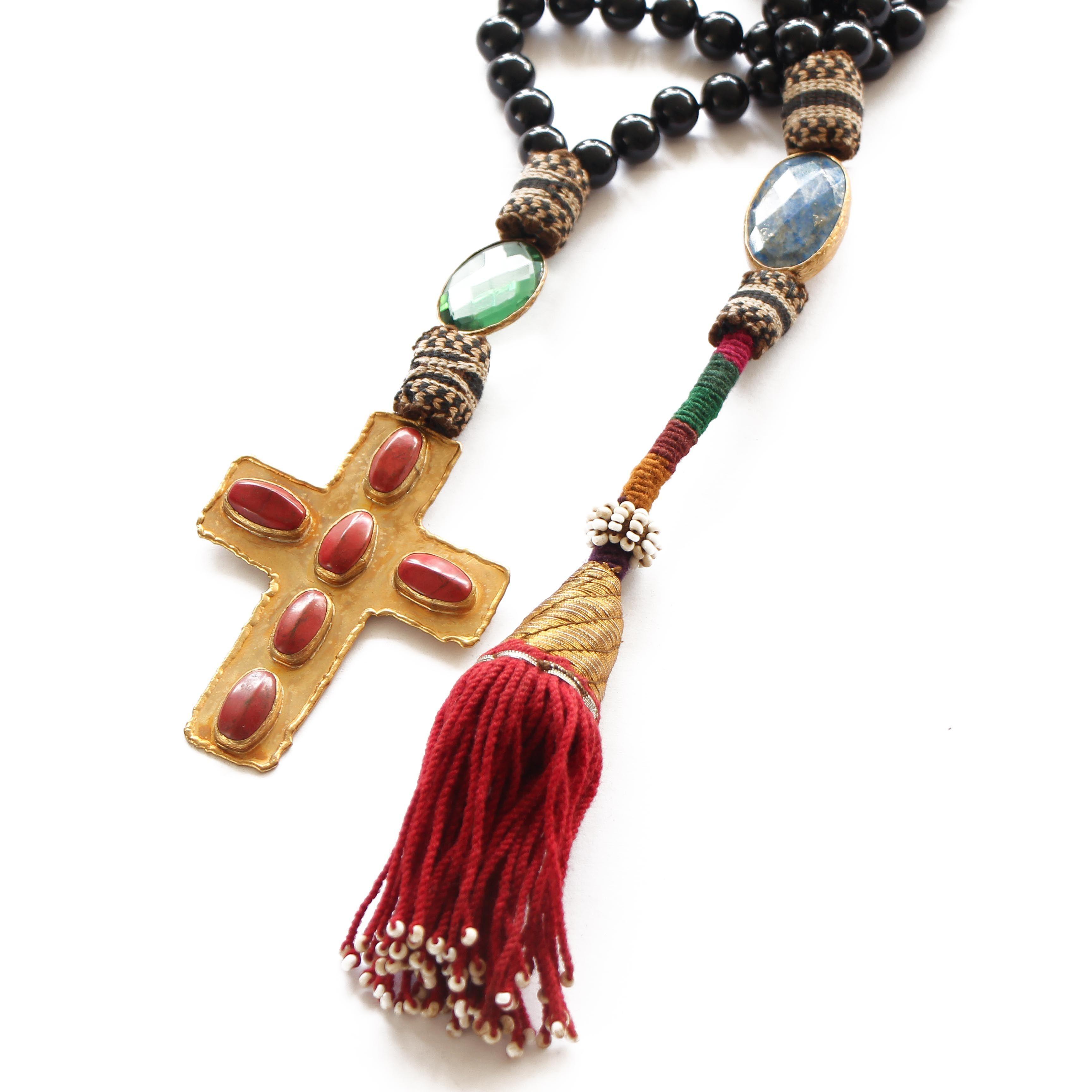 Collar Capras negro y coral-2