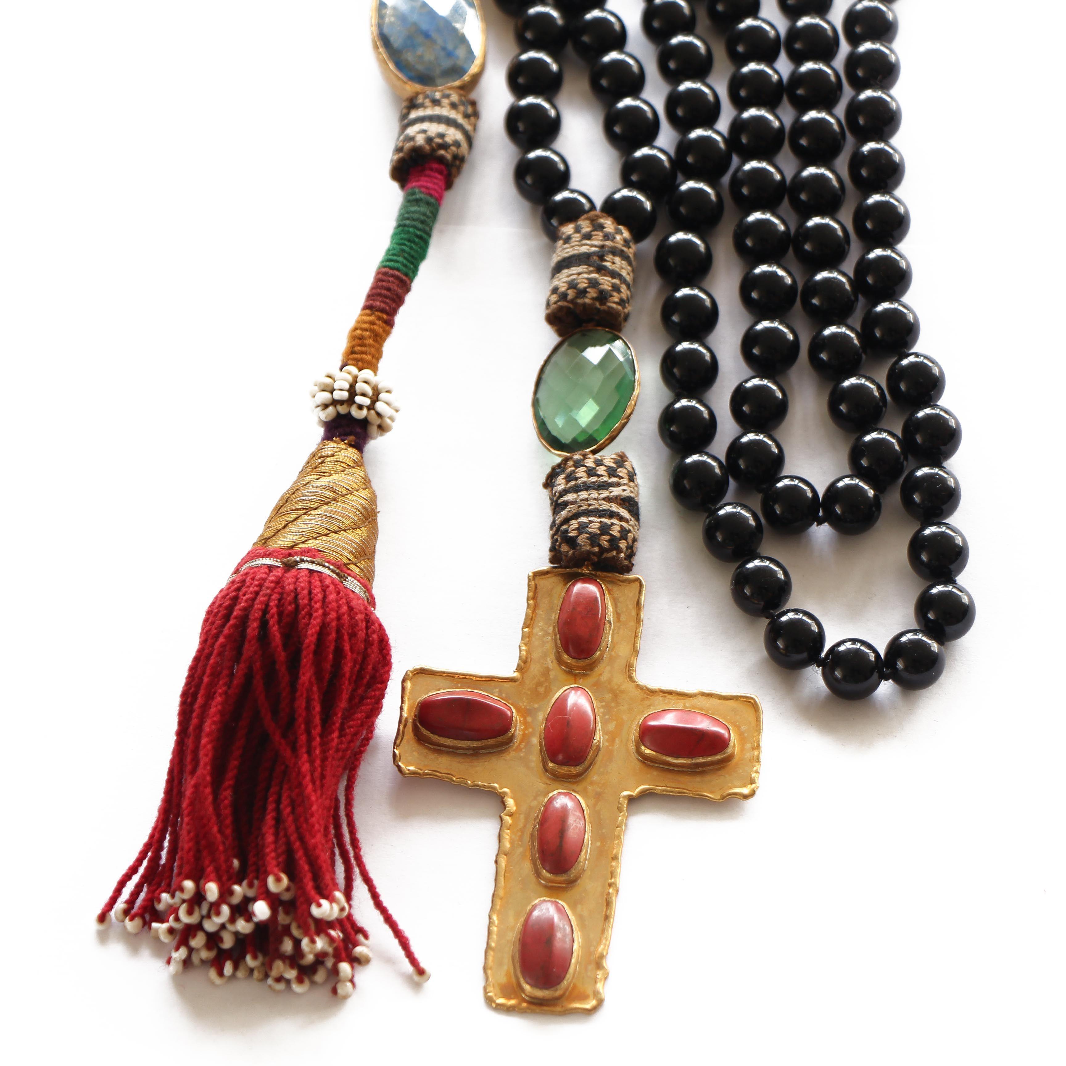 Collar Capras negro y coral-0