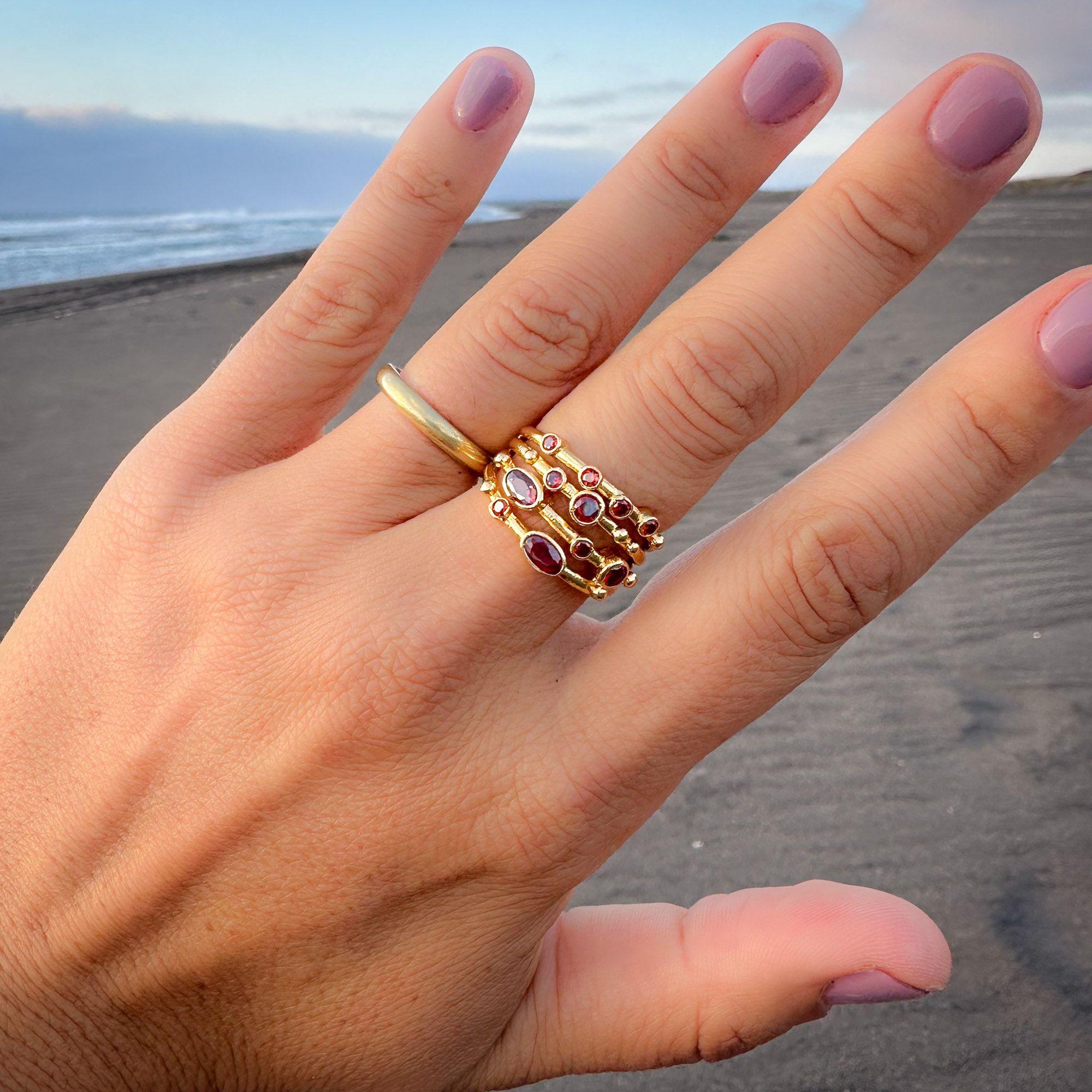 Anillo ajustable Capadocia N°5 granate - Baño de oro 22 k-1