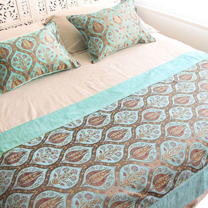 Set de piecera King y almohadones Tulipanes Celeste-0