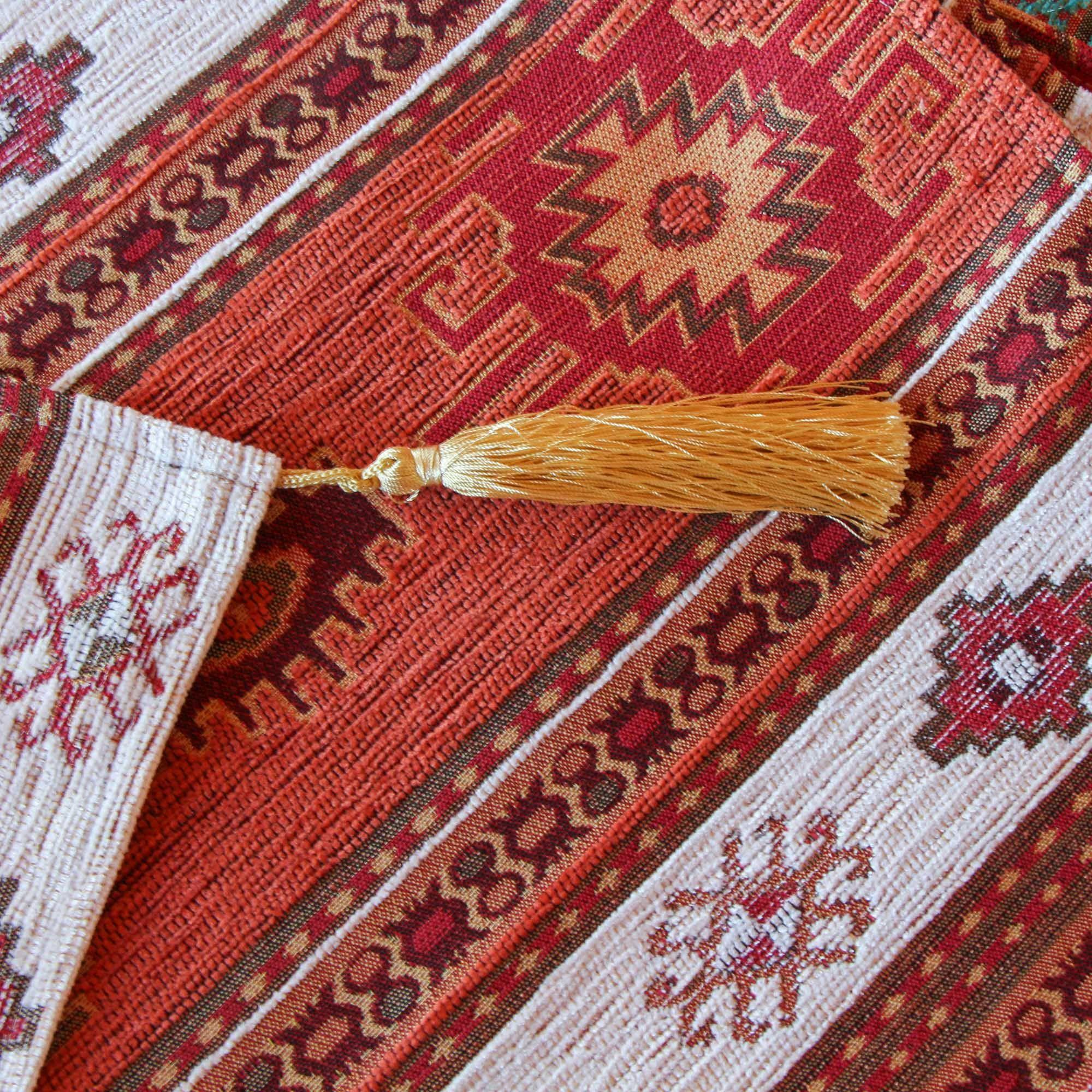 Set de Piecera 2P/Queen y almohadones Kilim Terracota y Blanco-4