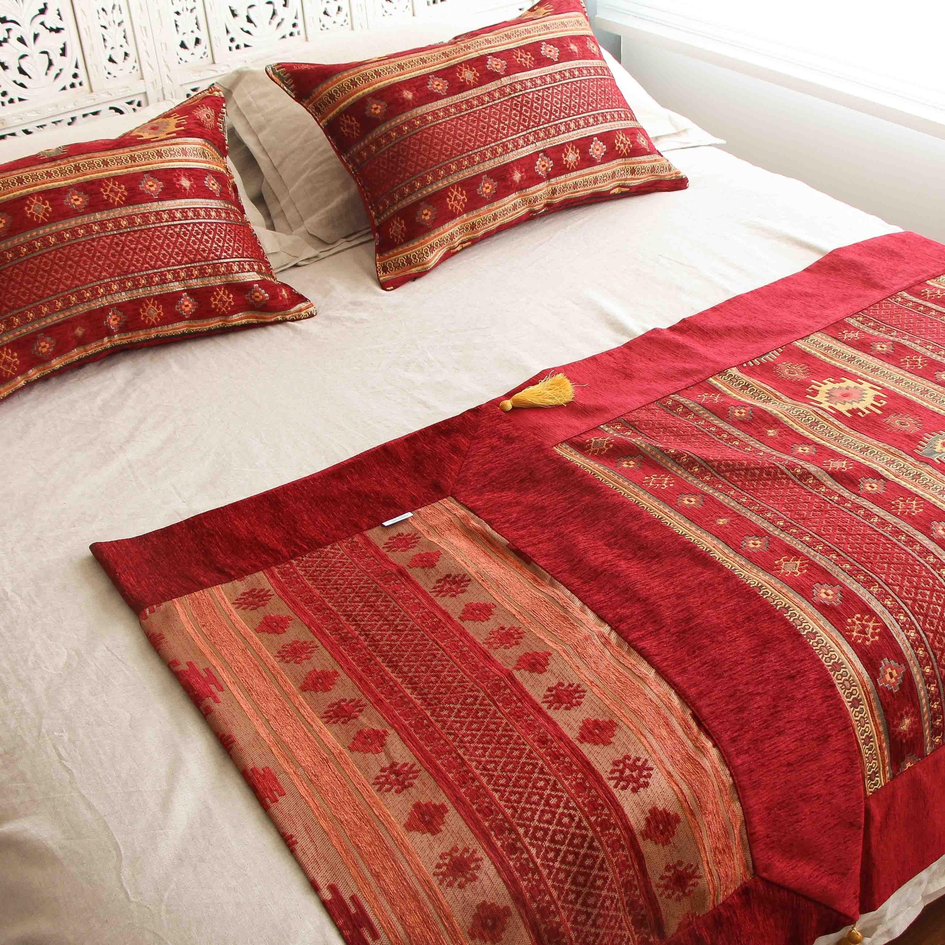 Set de Piecera Super King y almohadones Kilim Rojo-1