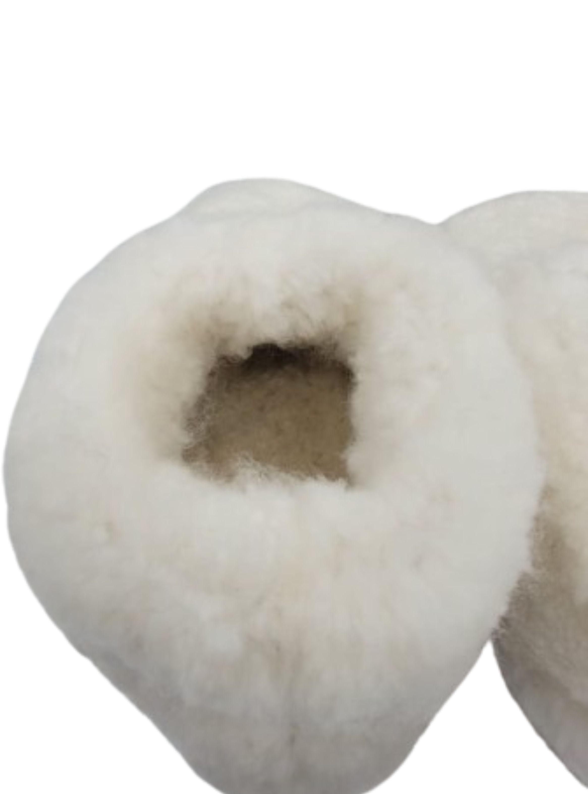 Pantuafla de lana natural de oveja y cuero unisex  marca ROU-2