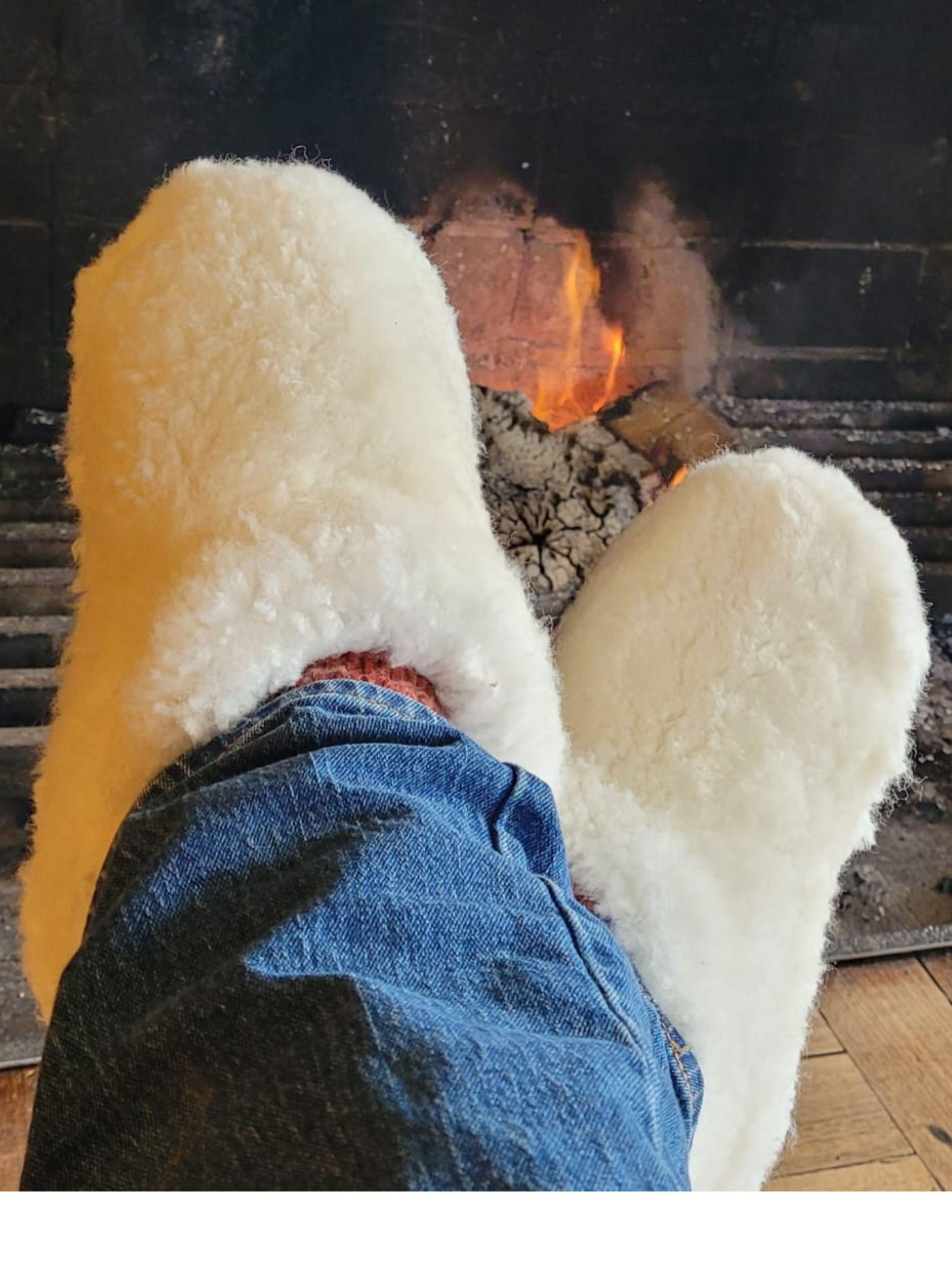 Pantuafla de lana natural de oveja y cuero unisex  marca ROU-3