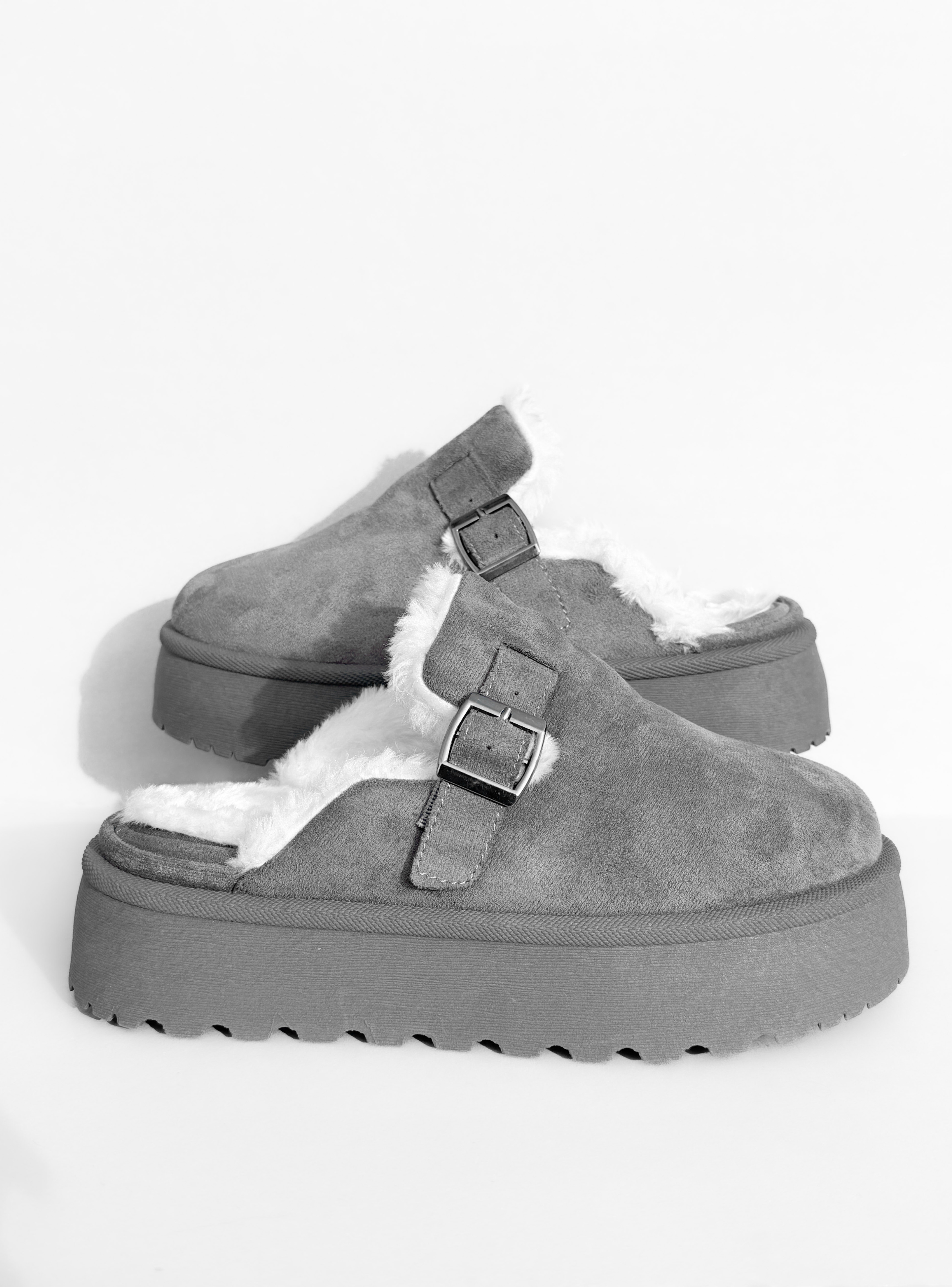 PANTUBOTA ESTILO ZUECOS MUJER MARA GRIS BELLA MODA-5