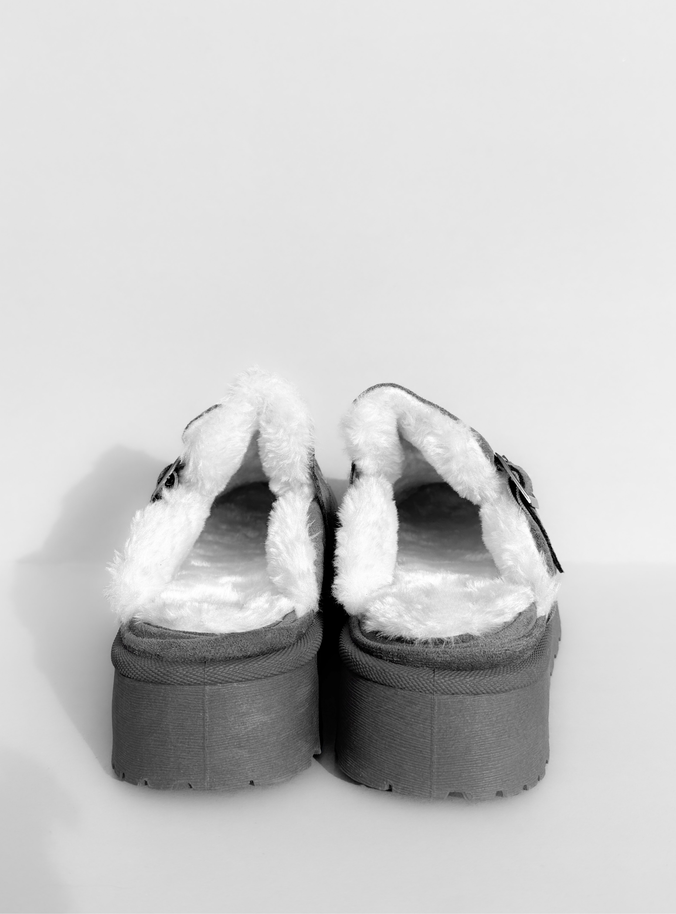 PANTUBOTA ESTILO ZUECOS MUJER MARA GRIS BELLA MODA-2