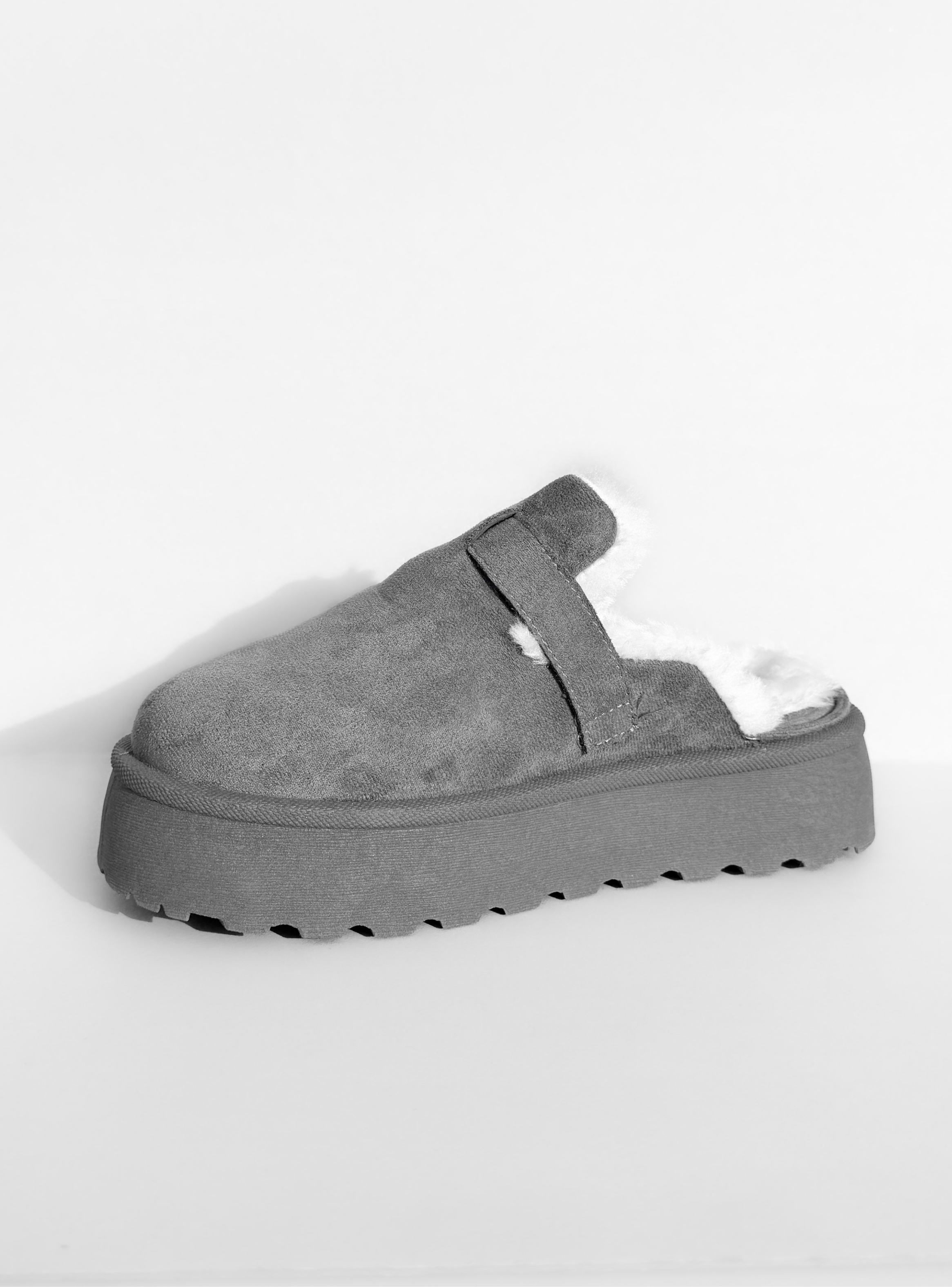PANTUBOTA ESTILO ZUECOS MUJER MARA GRIS BELLA MODA-3