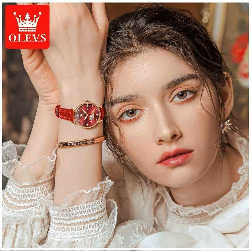 Reloj elegante de mujer correa cuero rojo diseño corazón con cristales-3