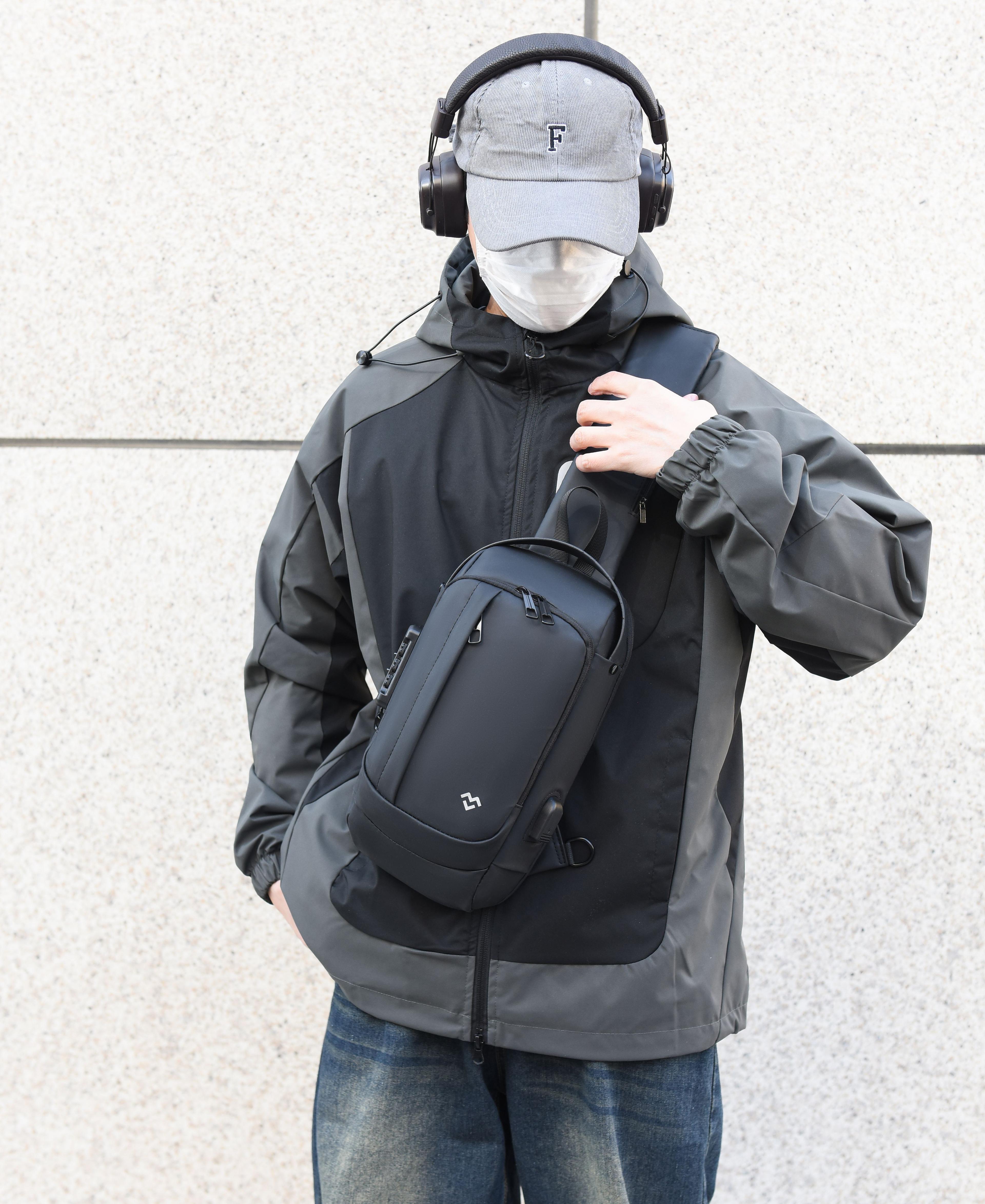 Bolso MOVAC Urban Trekker Mochila Bandolera De Pecho Antirrobo Hombre Puerto Carga USB-3