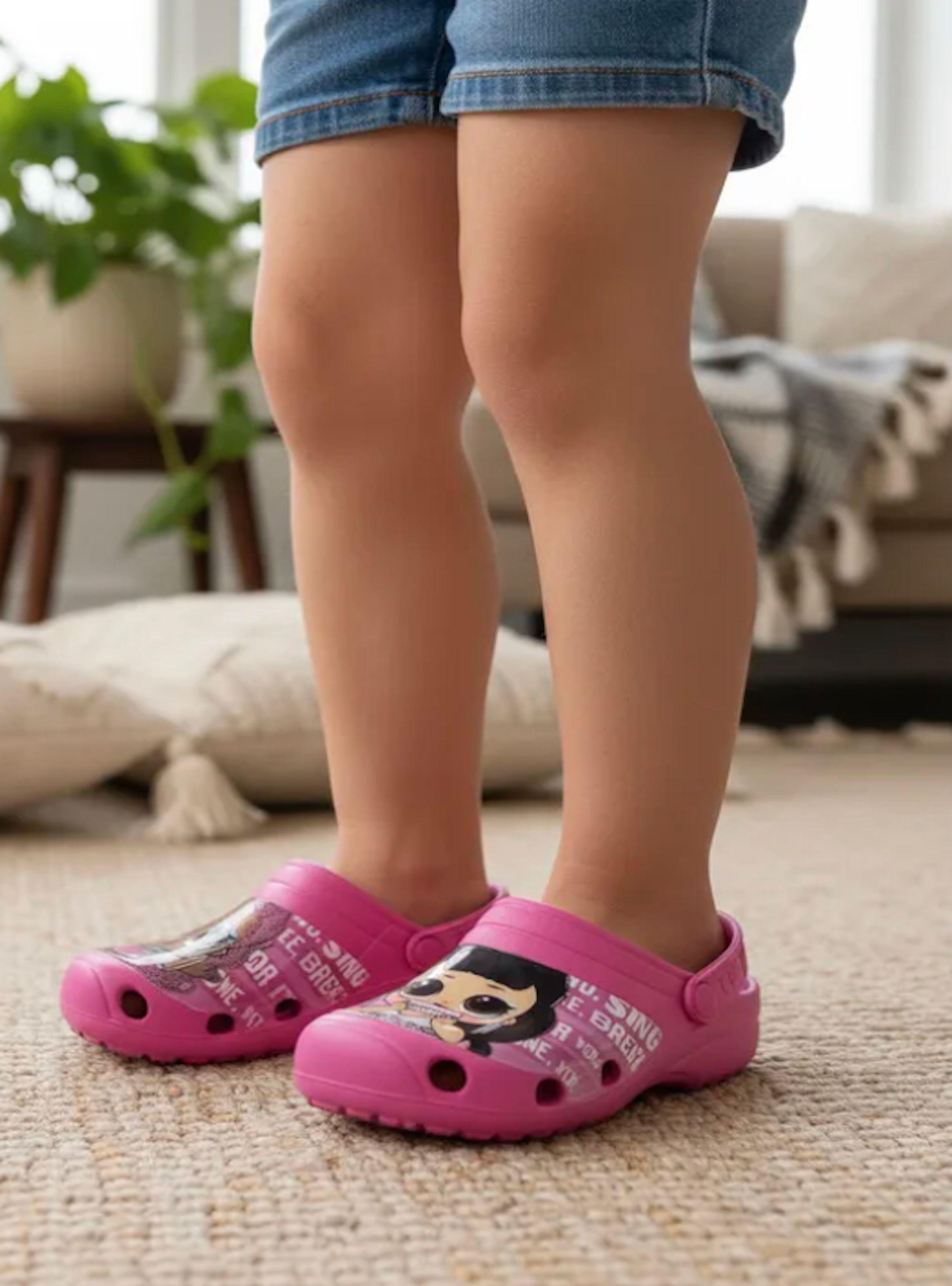 Sandalias zuecos de niña diseño LOL-1