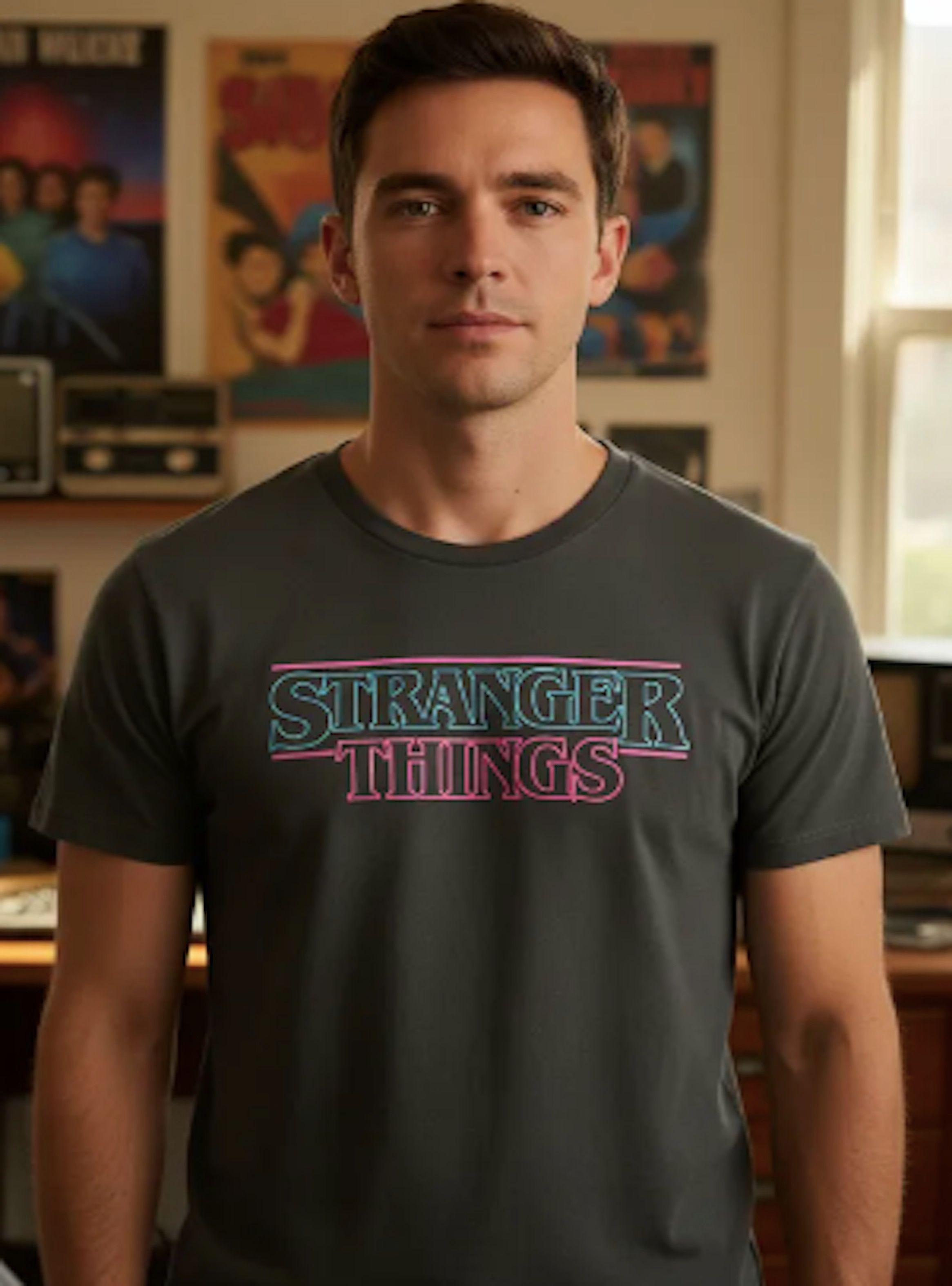 Polera Stranger Things Talla M diseño en Espalda-0