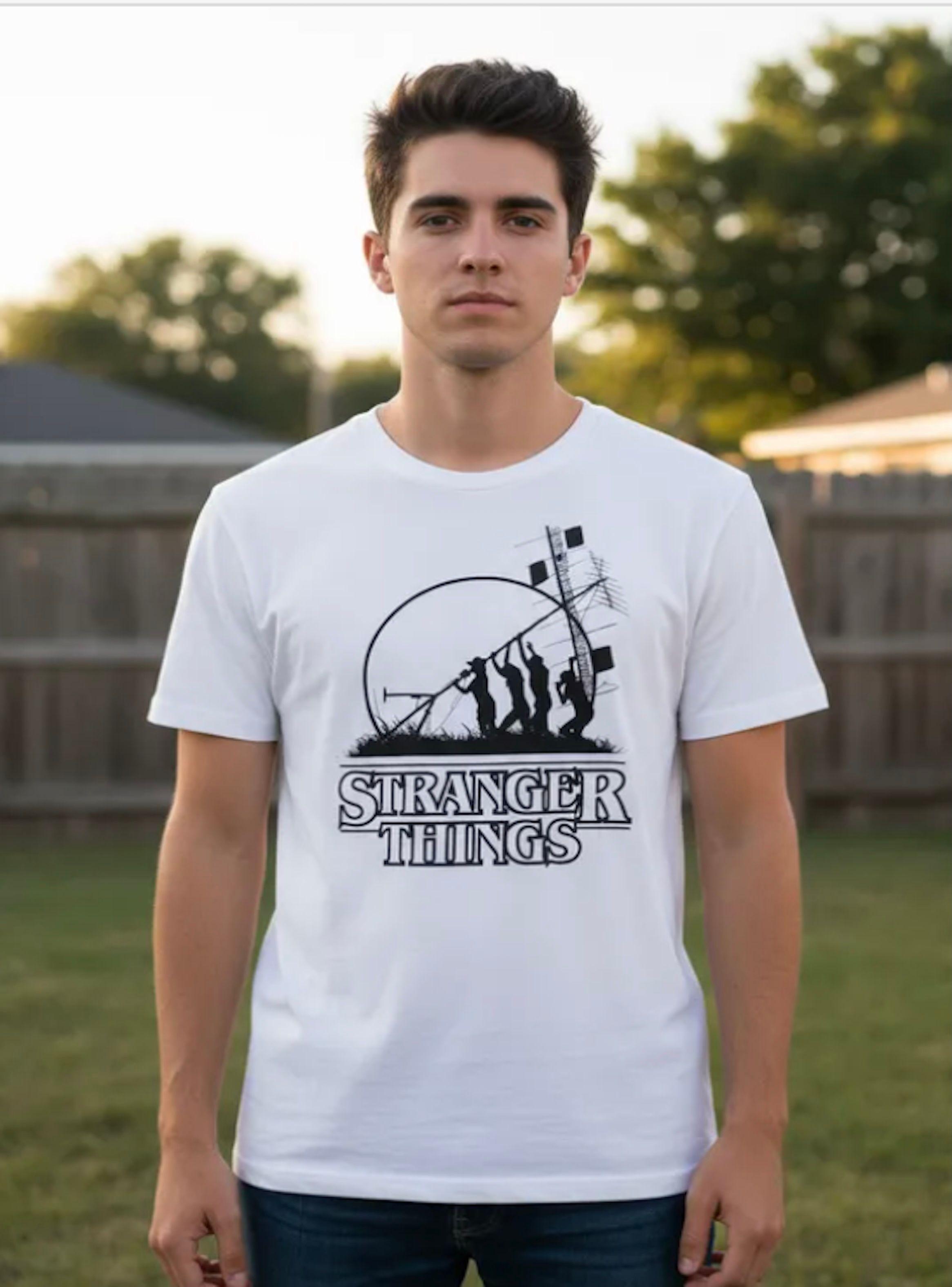 Polera talla M diseño Stranger Things antena-2