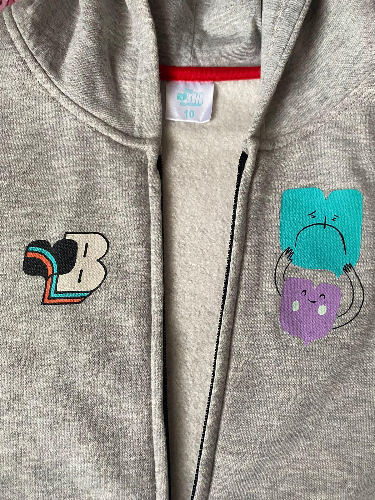 Poleron Bia Disney Talla 10 color gris con capucha-1