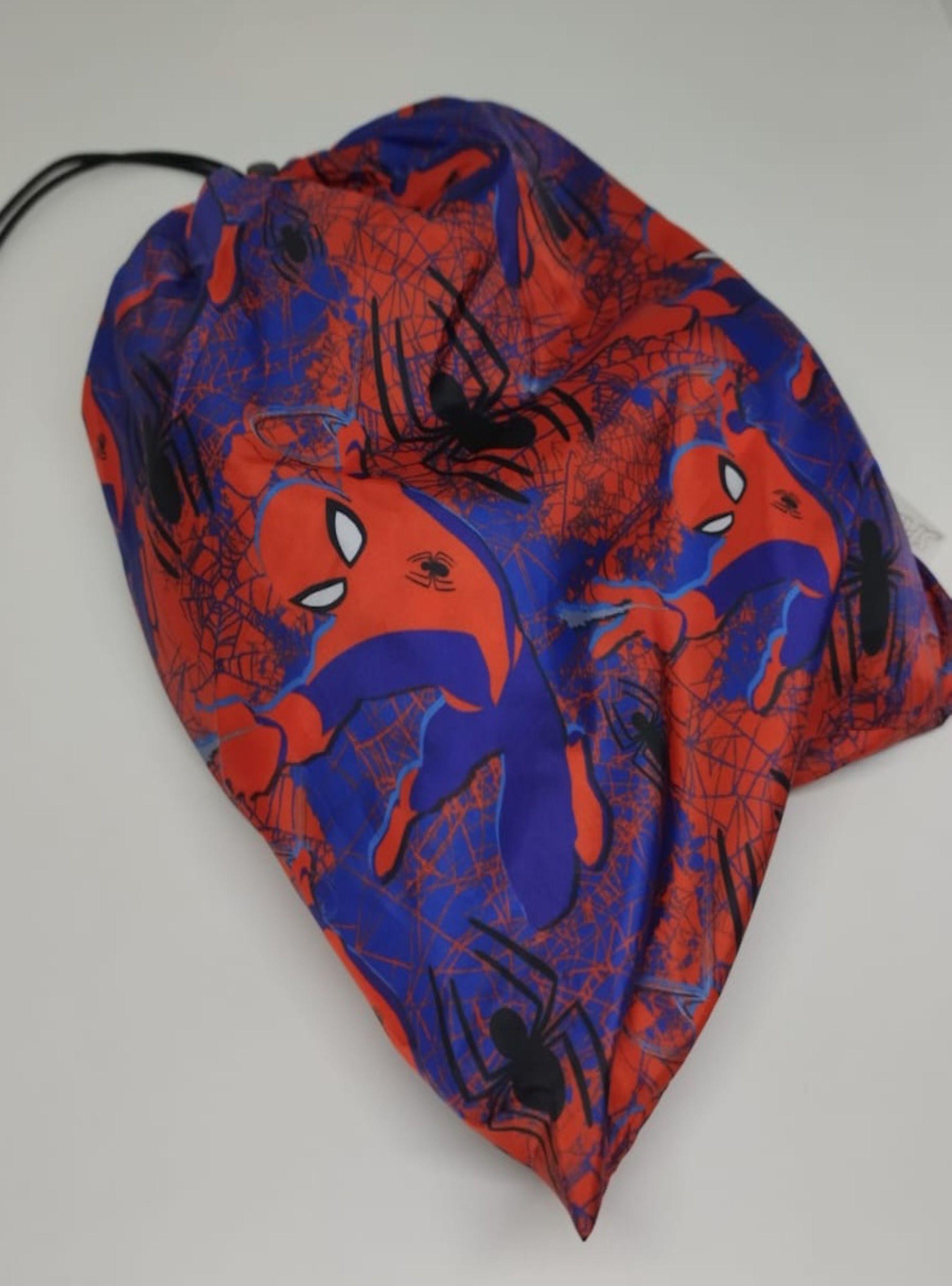 Pantufla de niño Diseño Spiderman Numero 27/28 incluye bolsa morral-2