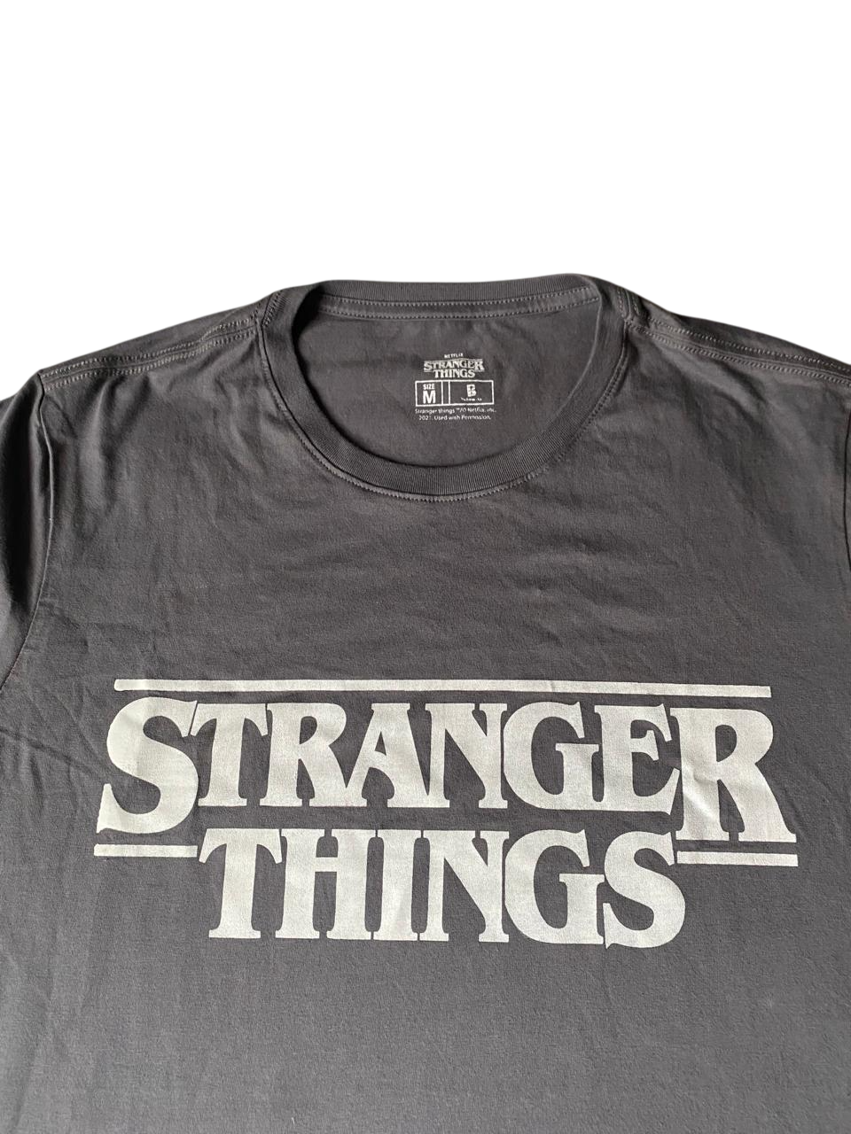 Polera Stranger Things talla M diseño letras-2