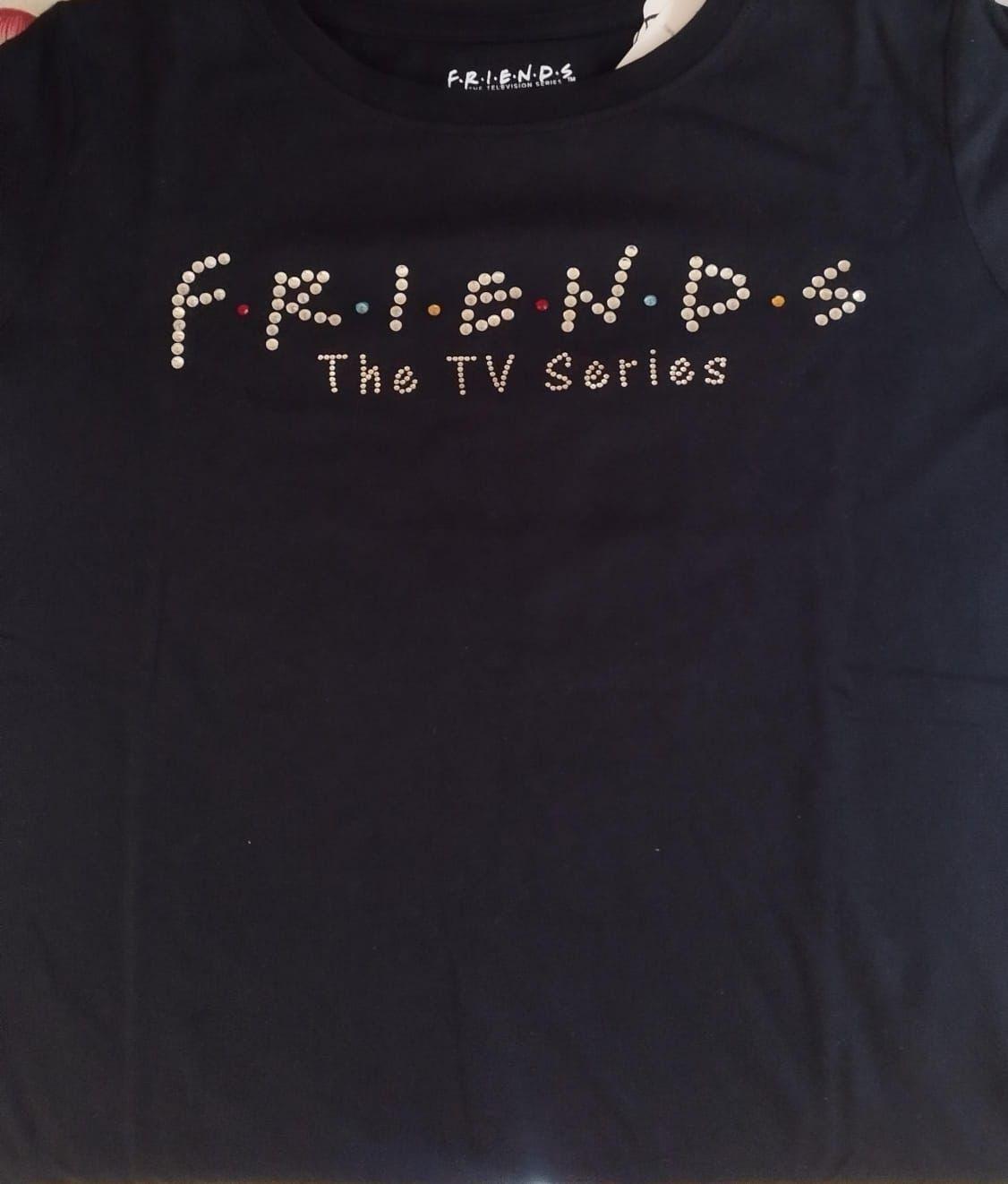Polera Friends con aplicaciones-2