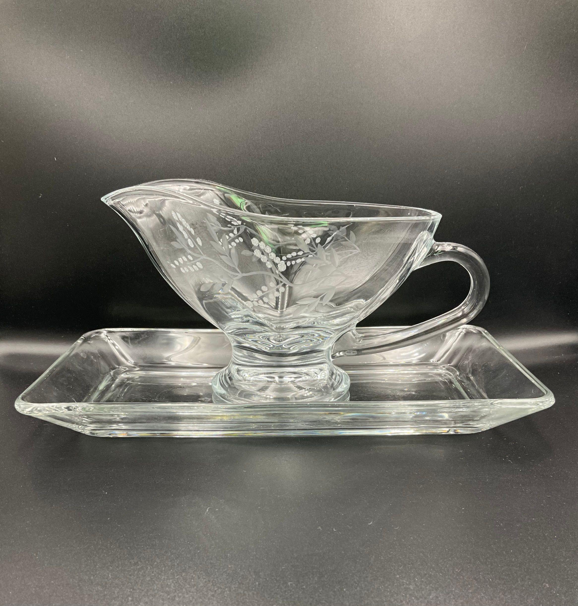 Cremero / salsero de vidrio tallado a mano con plato-2