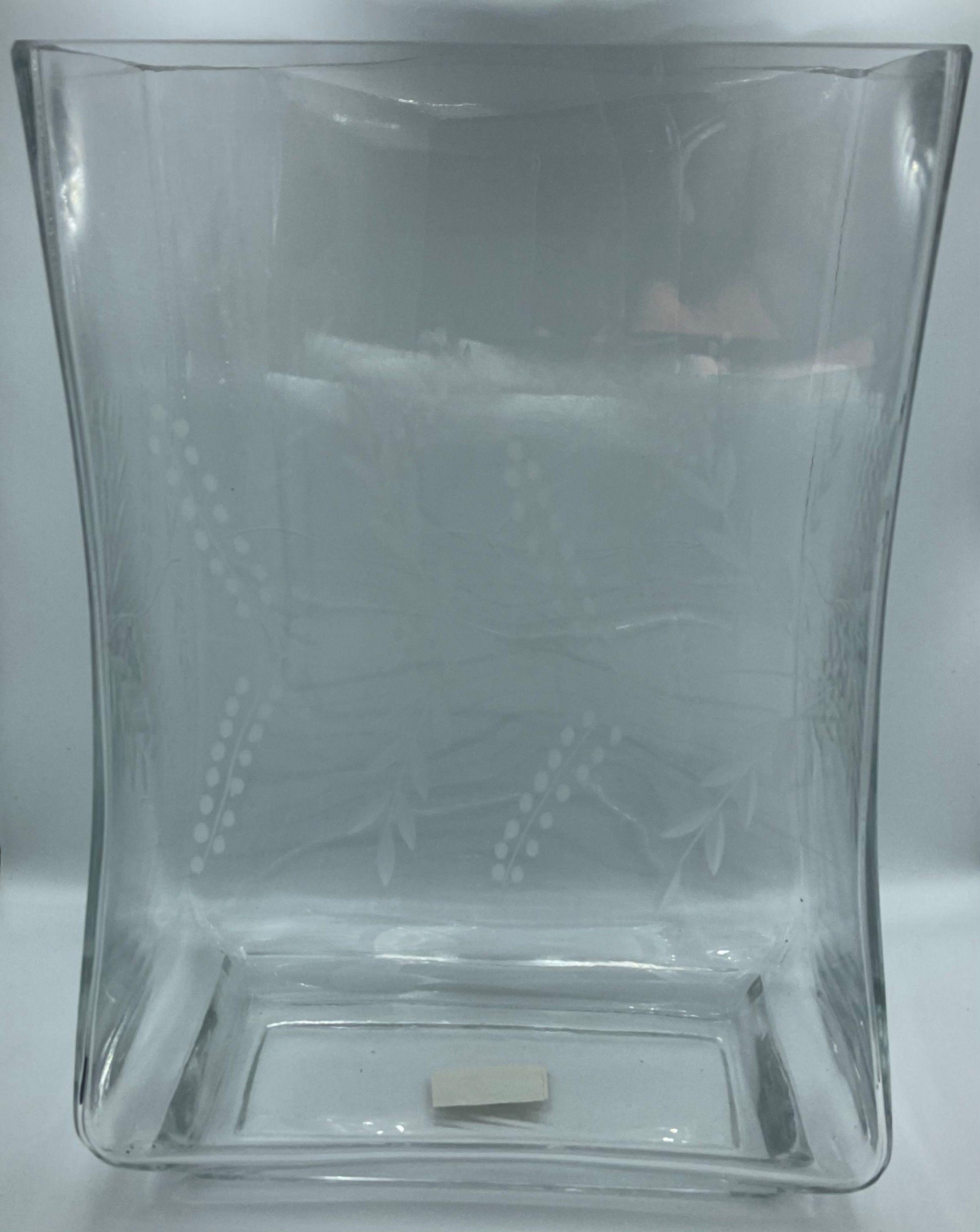 Florero rectangular de cristal con tallado  de aromo hecho a mano-1