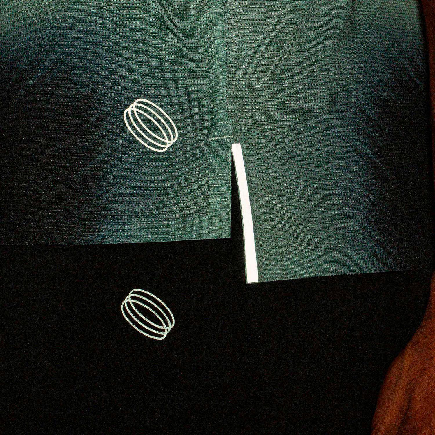 POLERA SIN MANGAS RUNNING CORRE FOCO NEGRO/BLANCO HOMBRE-2
