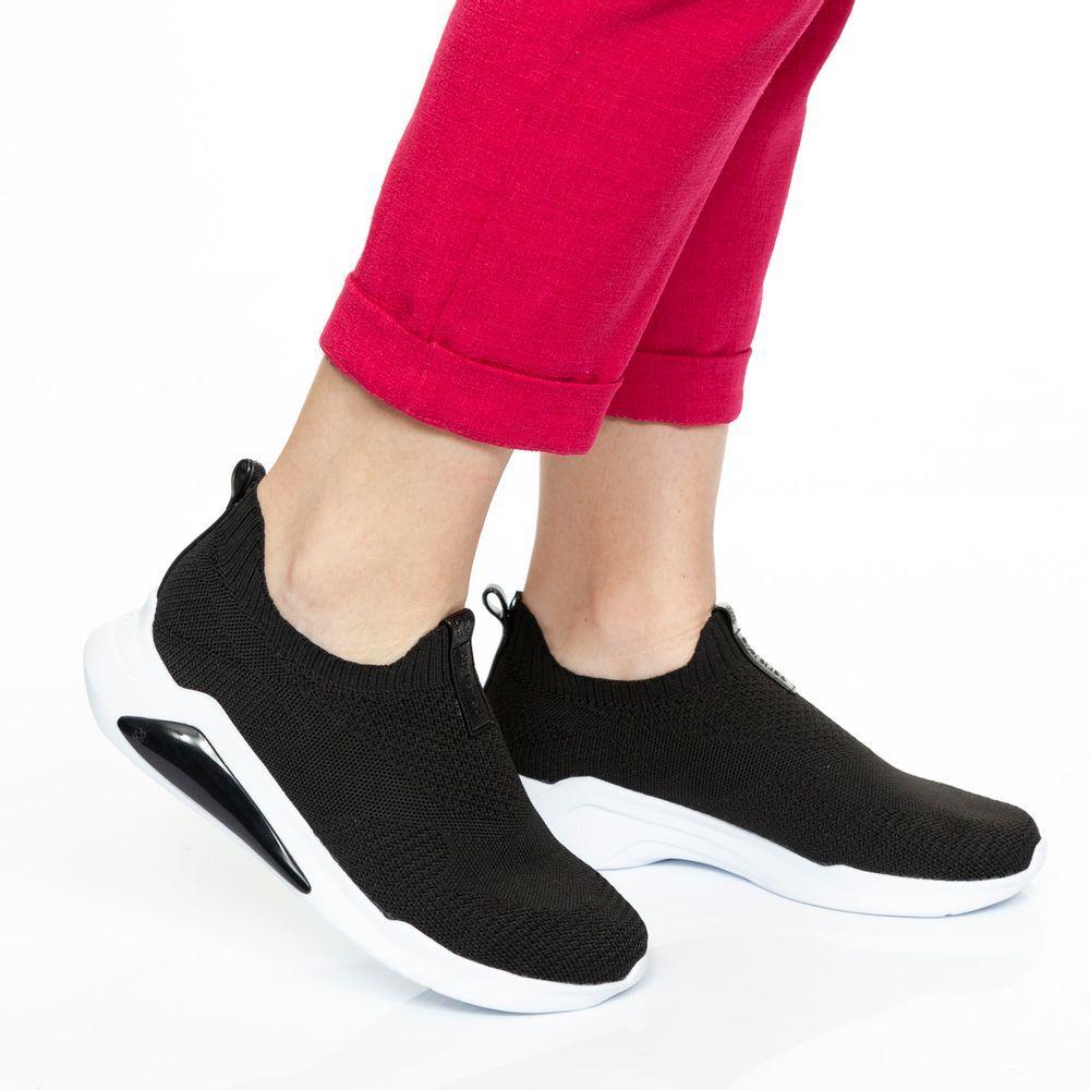 Zapatilla Comfy Negro Petite Jolie-1