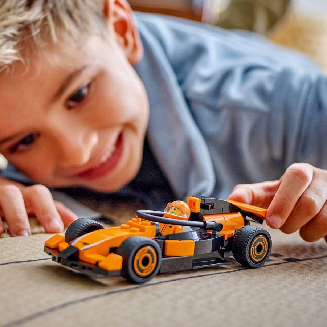 LEGO City: Piloto de F1 con Auto McLaren 60442-4