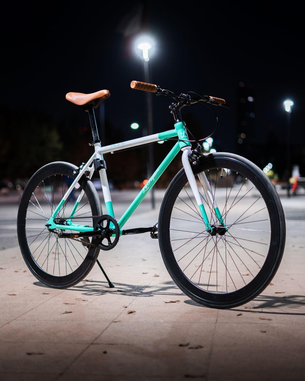 Bicicleta urbana La Fugitiva El Plan de Fuga Verde - Blanco-1