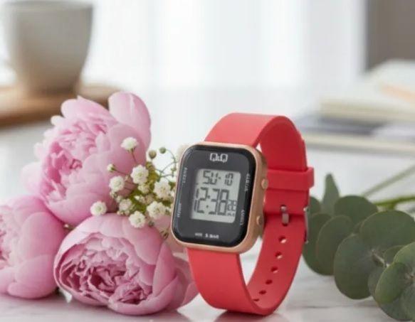 Reloj Q Q Mujer Digital M207J006Y Correa Roja Caja Rose Gold 100m-2