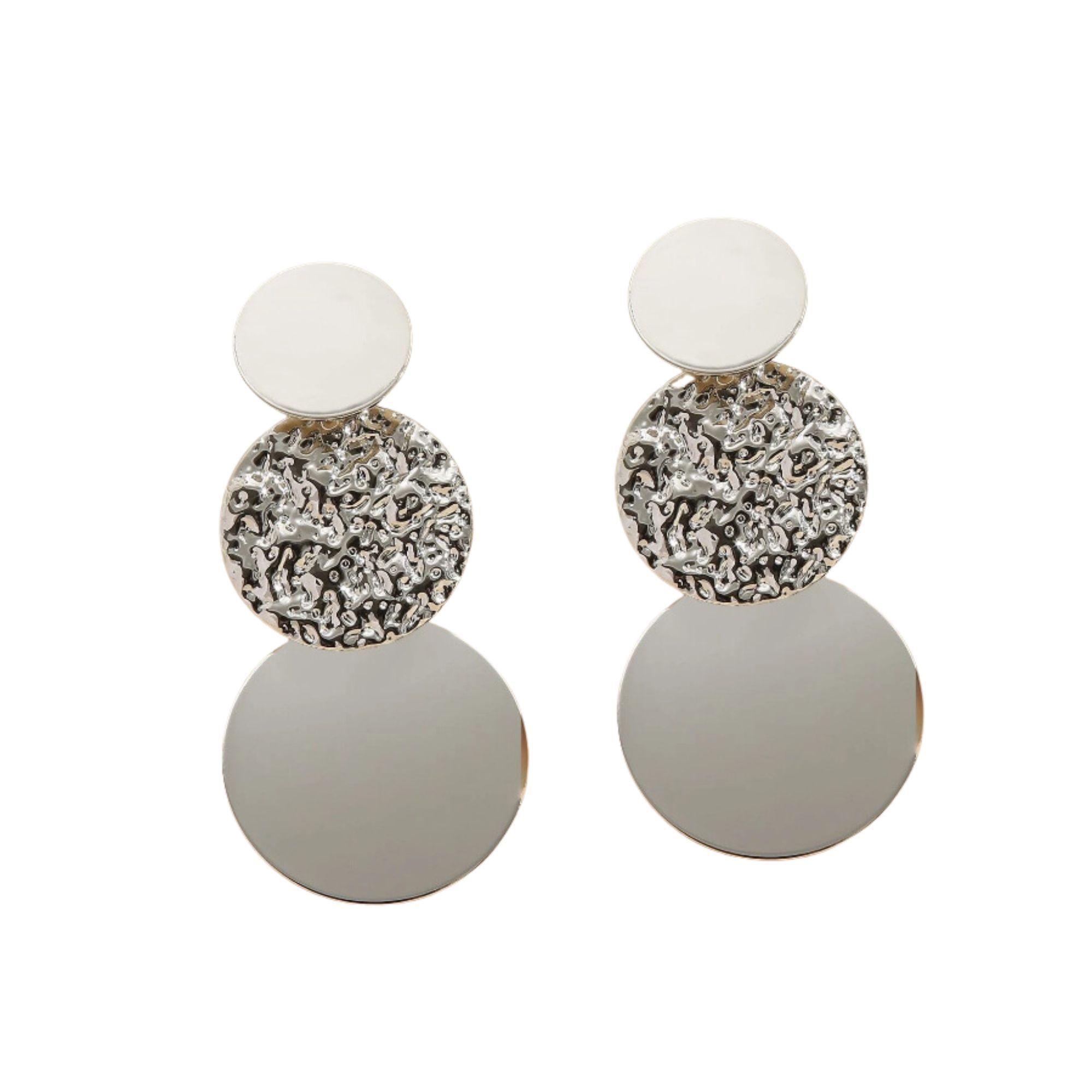 Elegante par de pendientes o aretes colgantes plateados-0