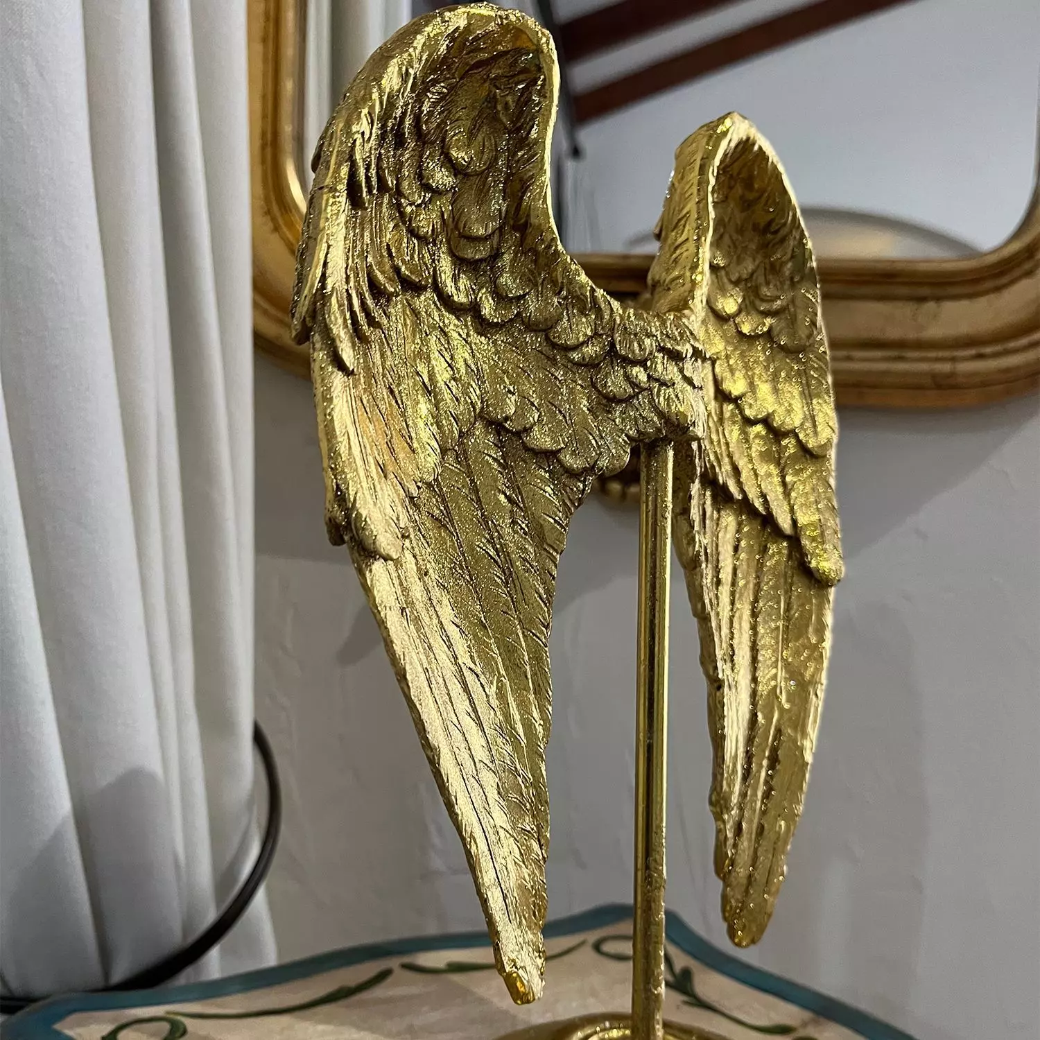 Figura Decorativa Alas Pedestal Gold-3