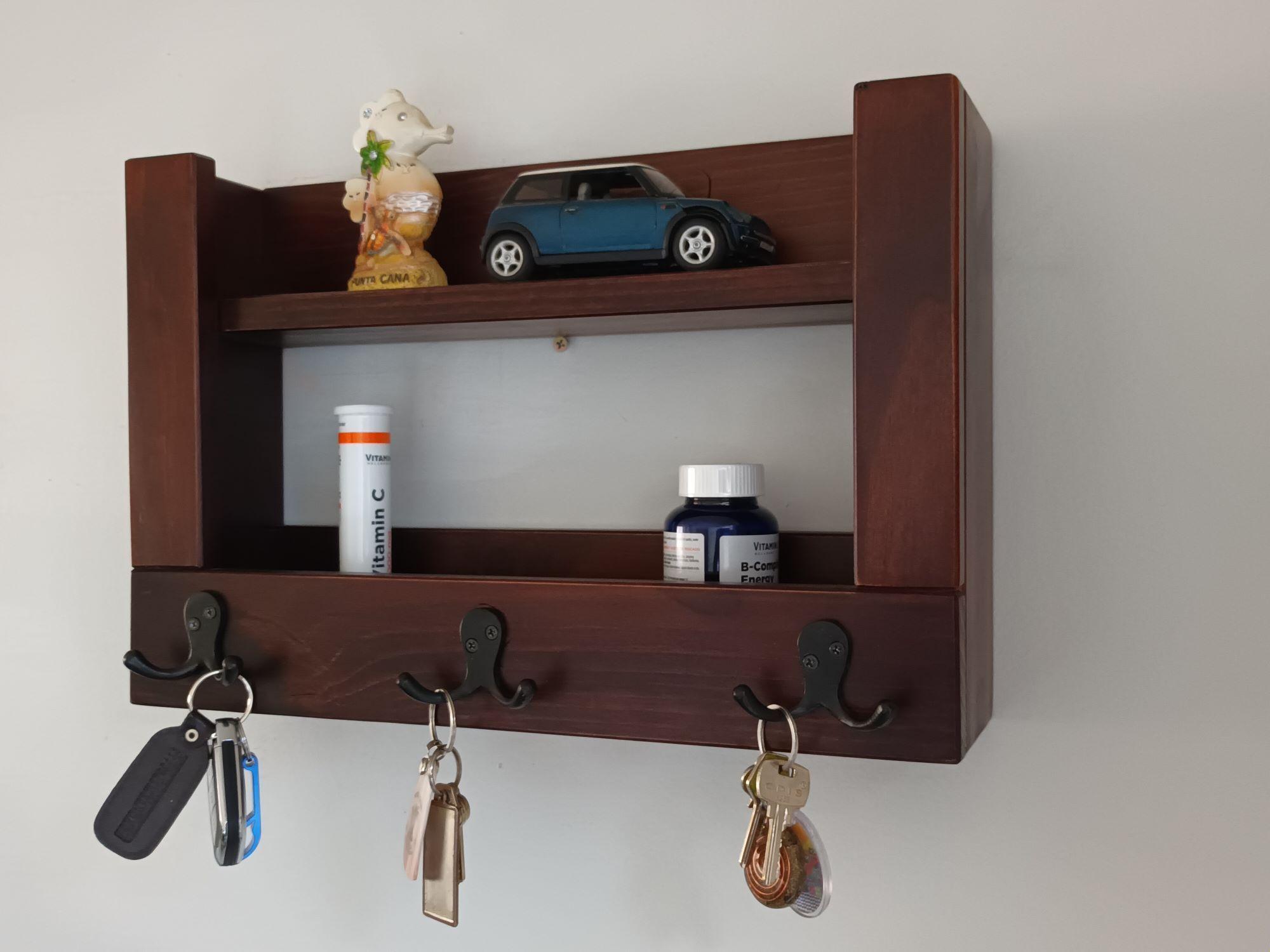 REPISARIO Y PORTA LLAVES DE MADERA MODELO SUYAI-2