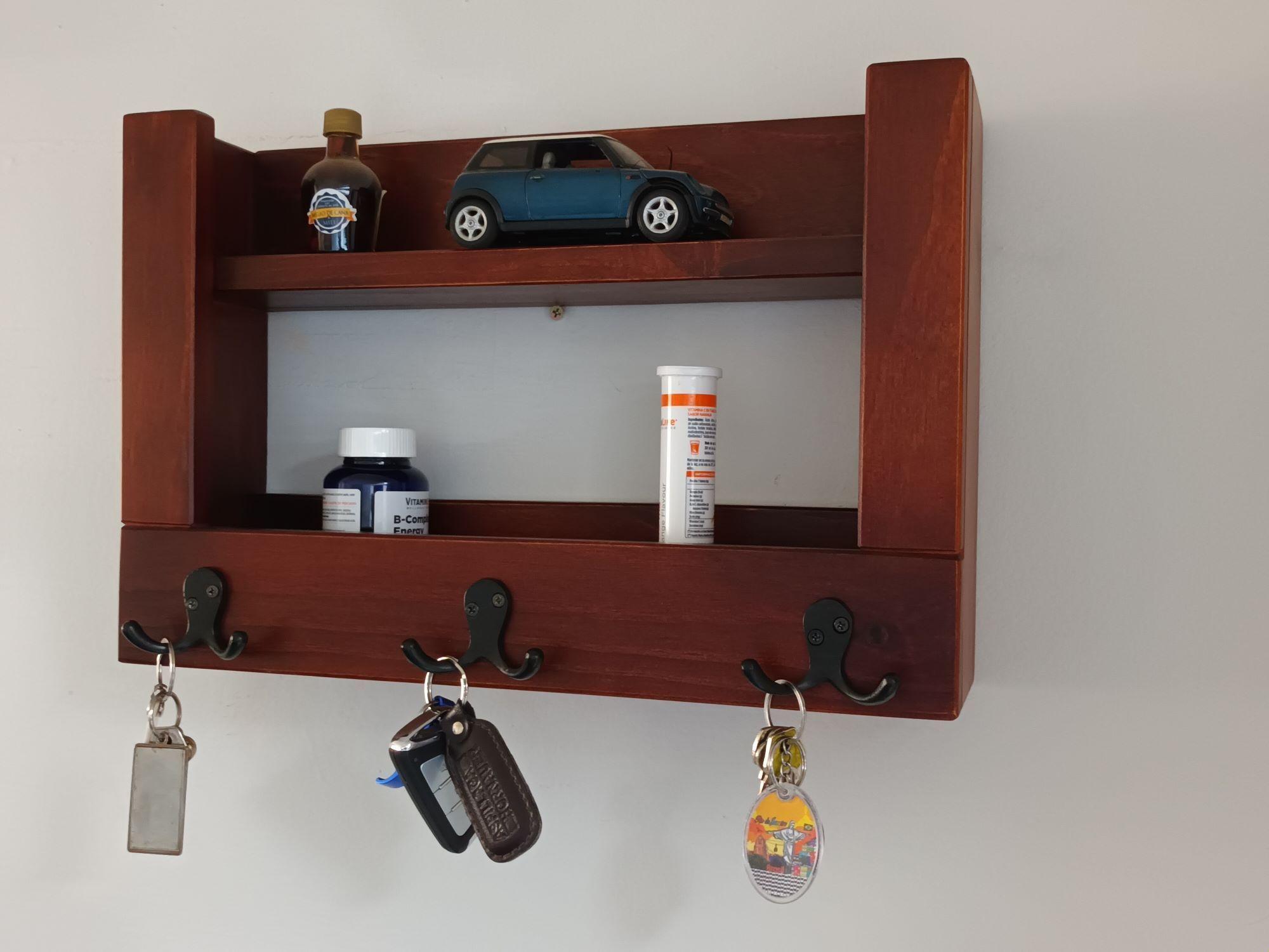 REPISARIO Y PORTA LLAVES DE MADERA MODELO SUYAI-0