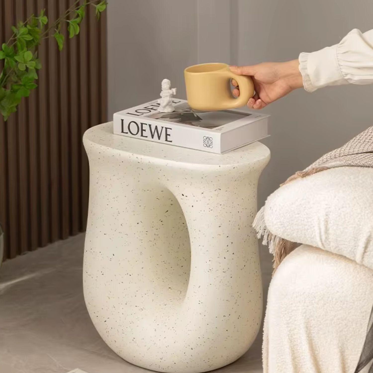 Mesa De Centro Lateral Tipo Escultura En U Nórdico Crema-6