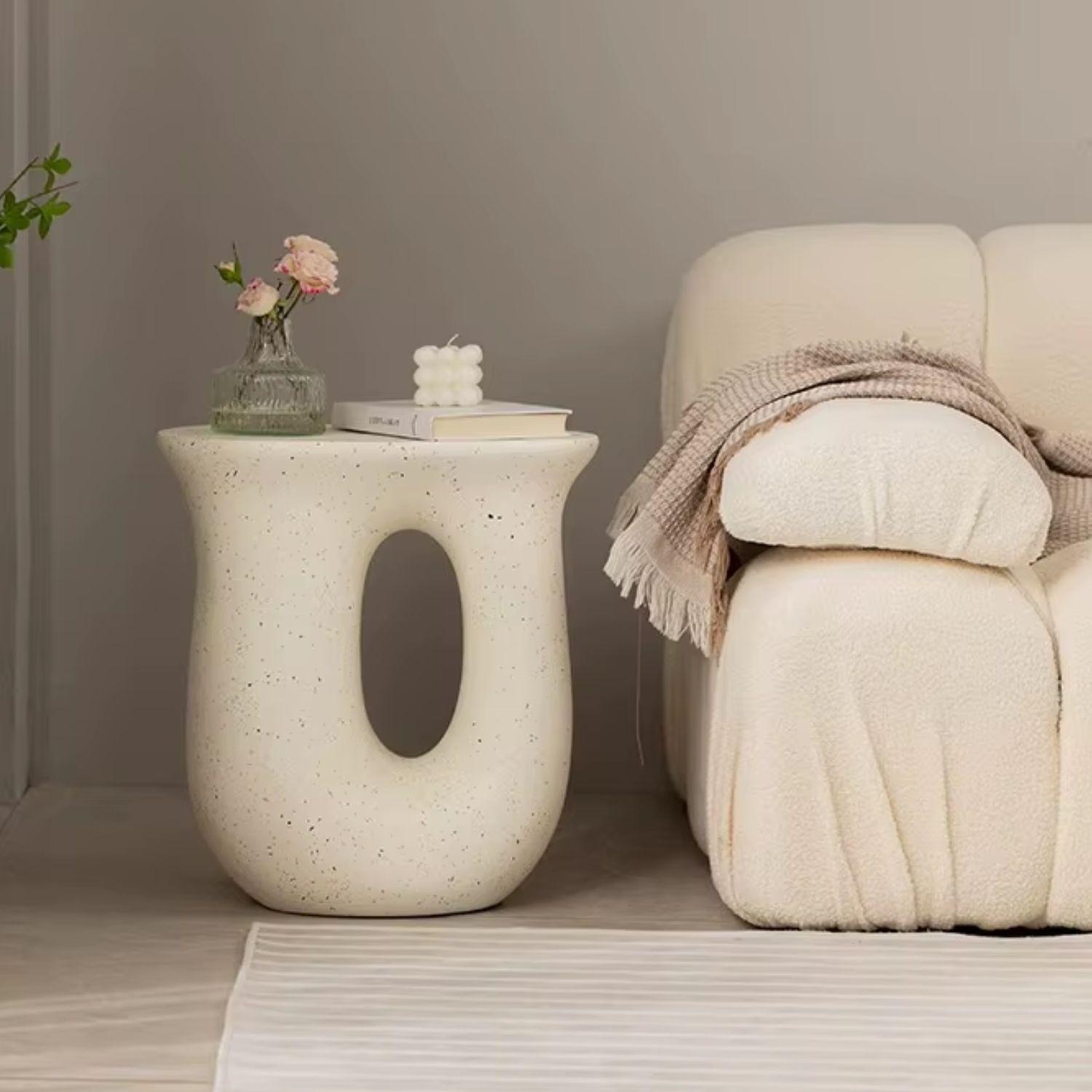 Mesa De Centro Lateral Tipo Escultura En U Nórdico Crema-7