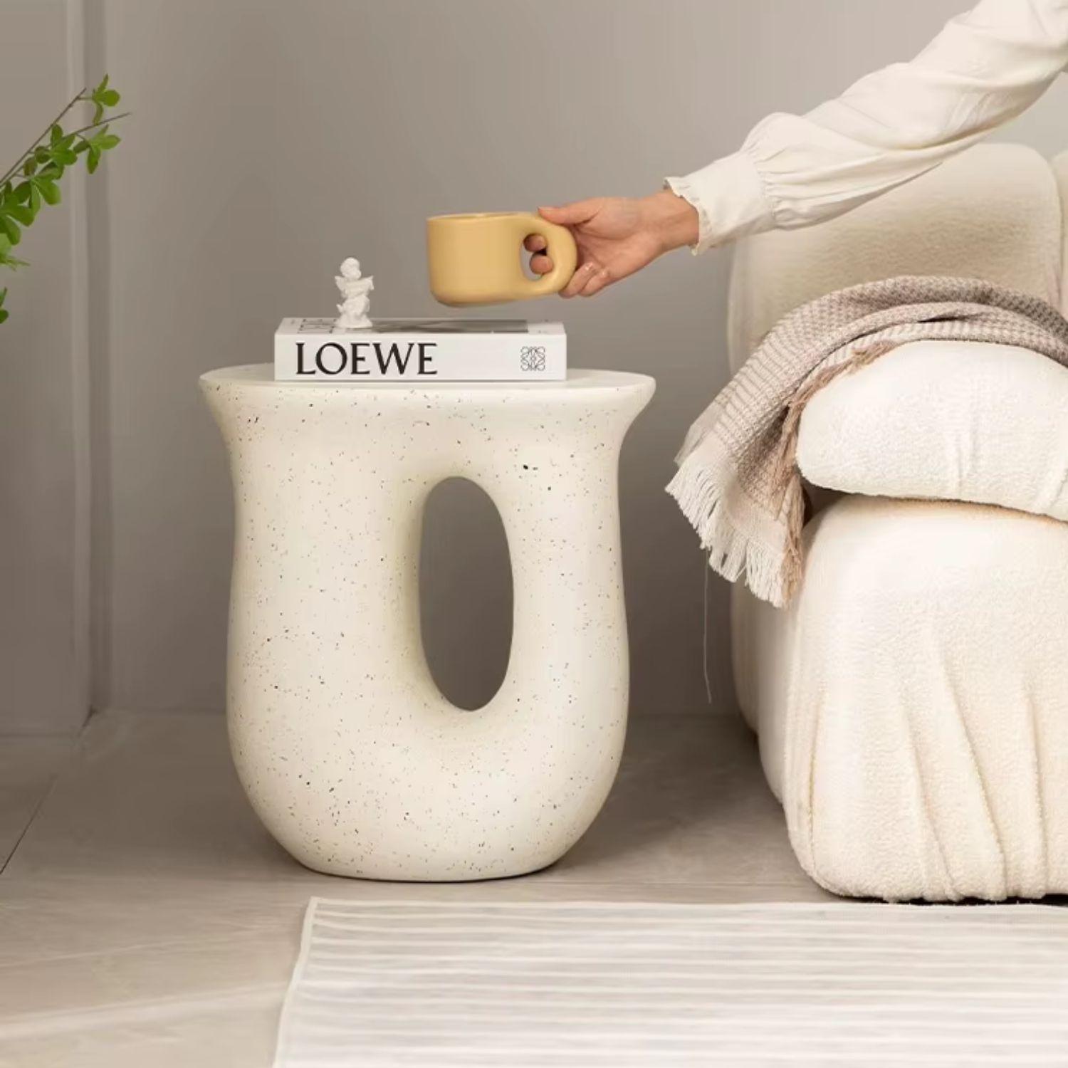 Mesa De Centro Lateral Tipo Escultura En U Nórdico Crema-9